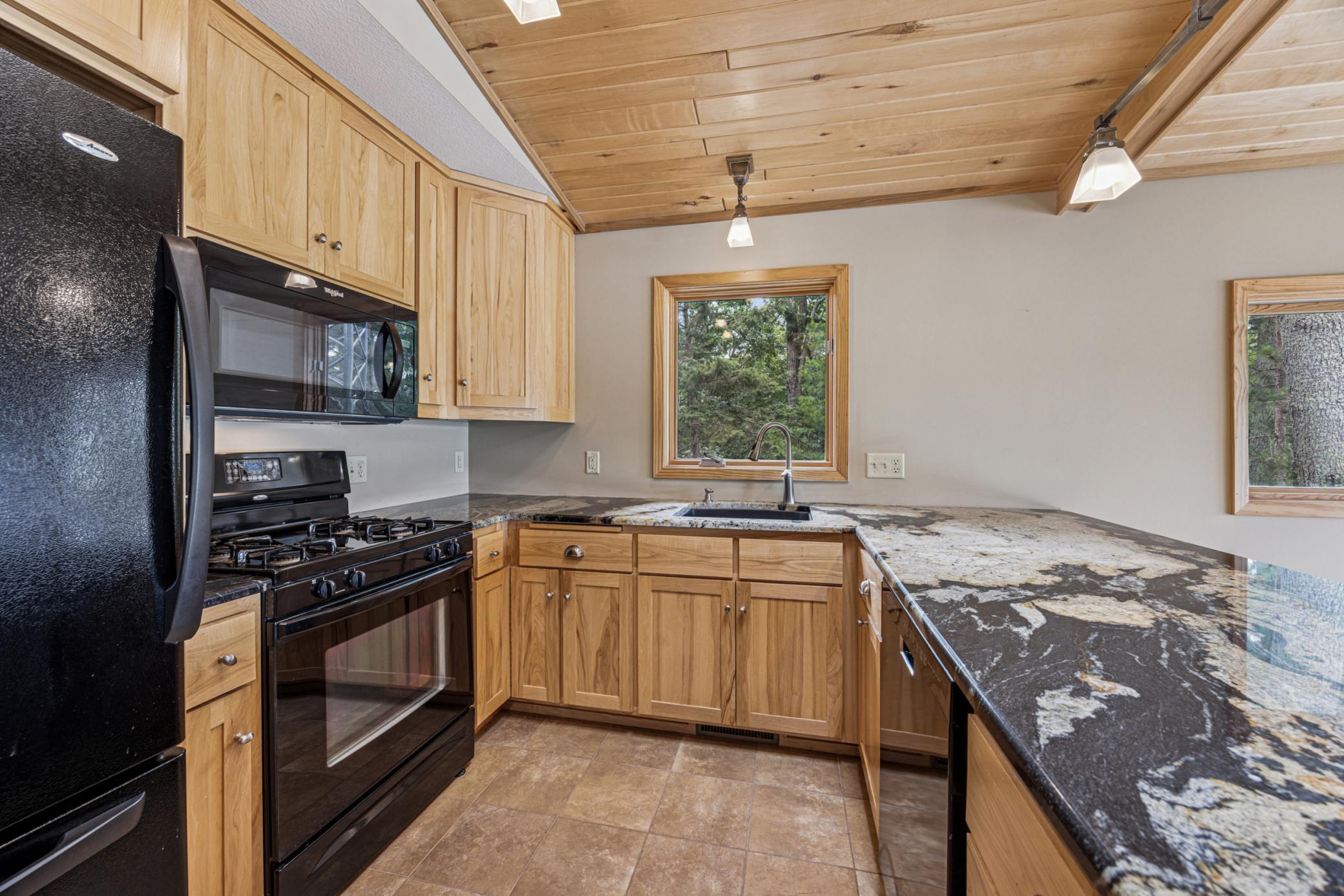 1995 single family home for sale at 36945 Delta Bay Road in Pine River, MN — 3 bed, 2 bath (photo 15 of 24)