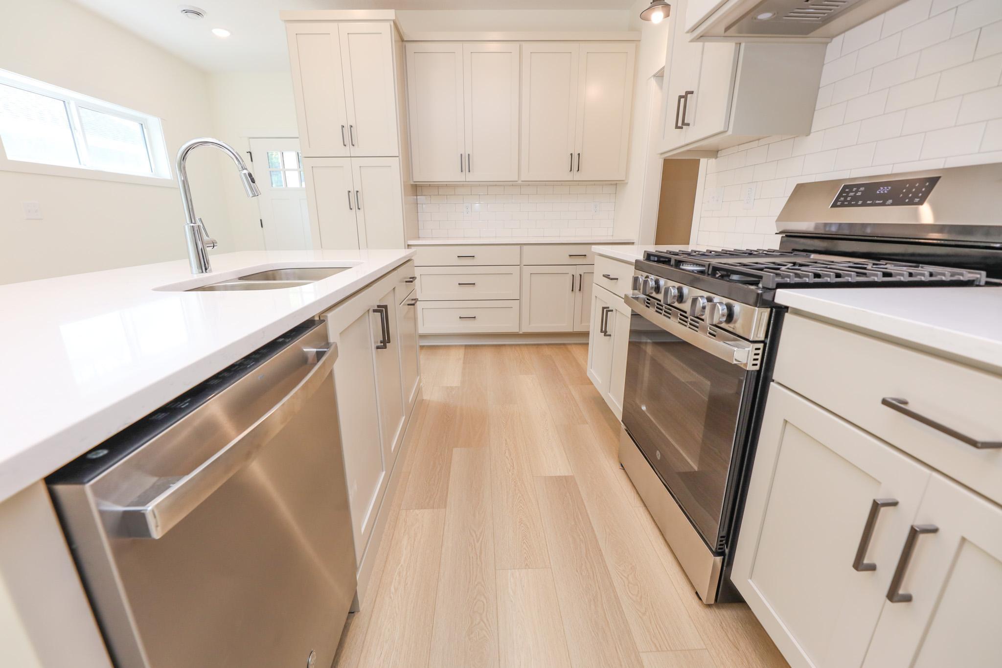 2025 home for sale at 116 N Quincy Street in Alexandria, MN — 2 bed, 2 bath (photo 7 of 30)