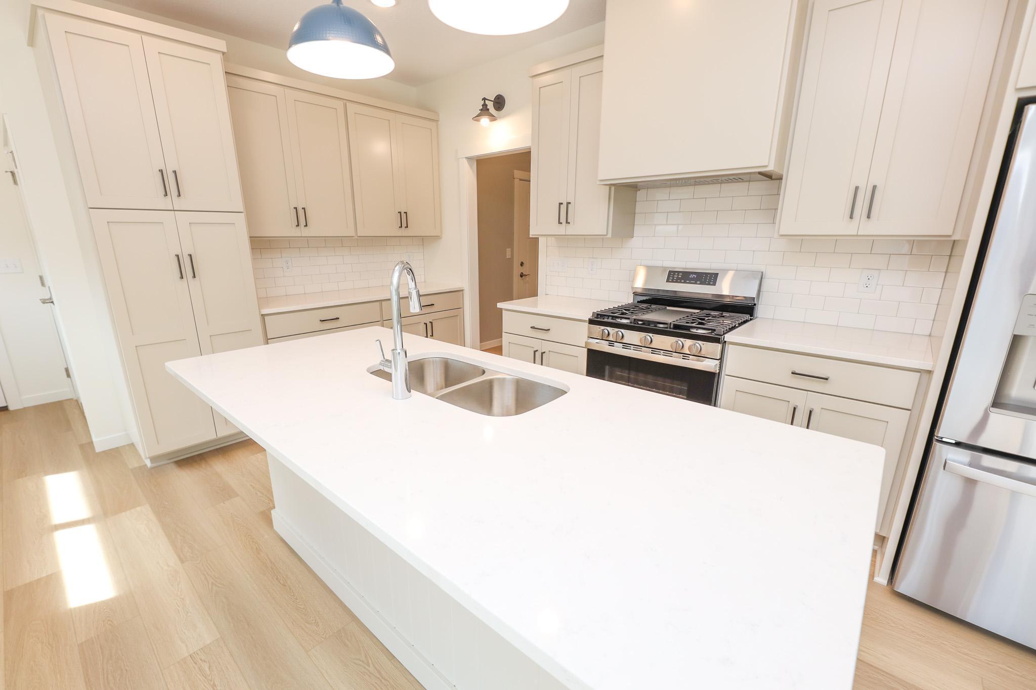 2025 home for sale at 116 N Quincy Street in Alexandria, MN — 2 bed, 2 bath (photo 10 of 30)
