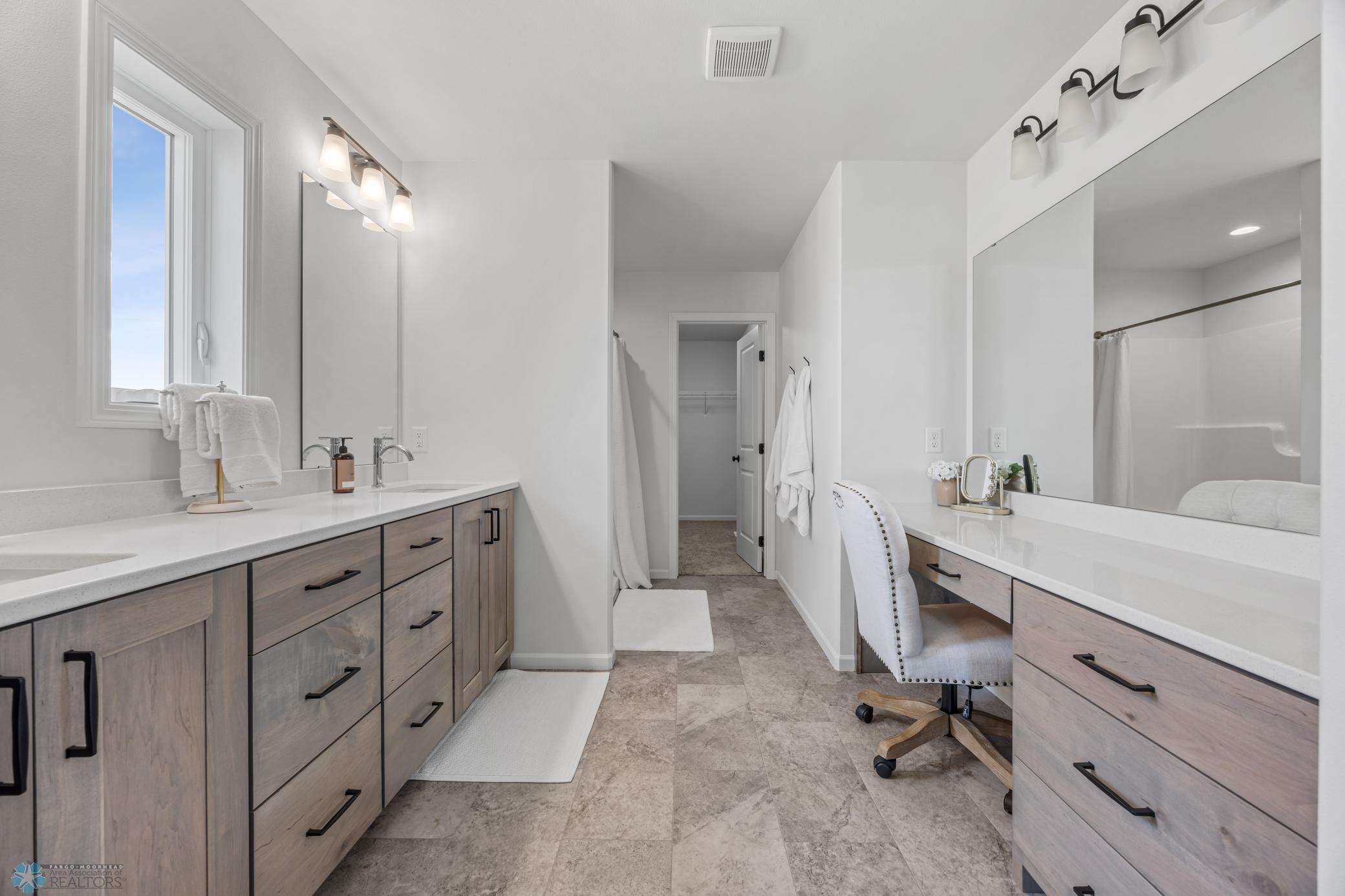 2025 single family home for sale at 603 Lorraine Way in Colfax, ND — 4 bed, 3 bath (photo 20 of 29)