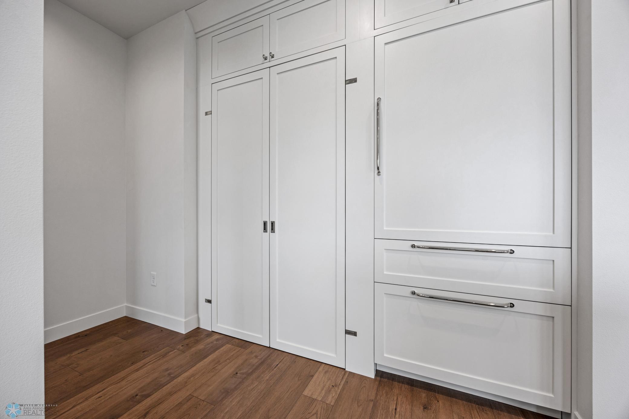 2025 single family home for sale at 605 Lorraine Way in Colfax, ND — 5 bed, 3 bath (photo 19 of 55)