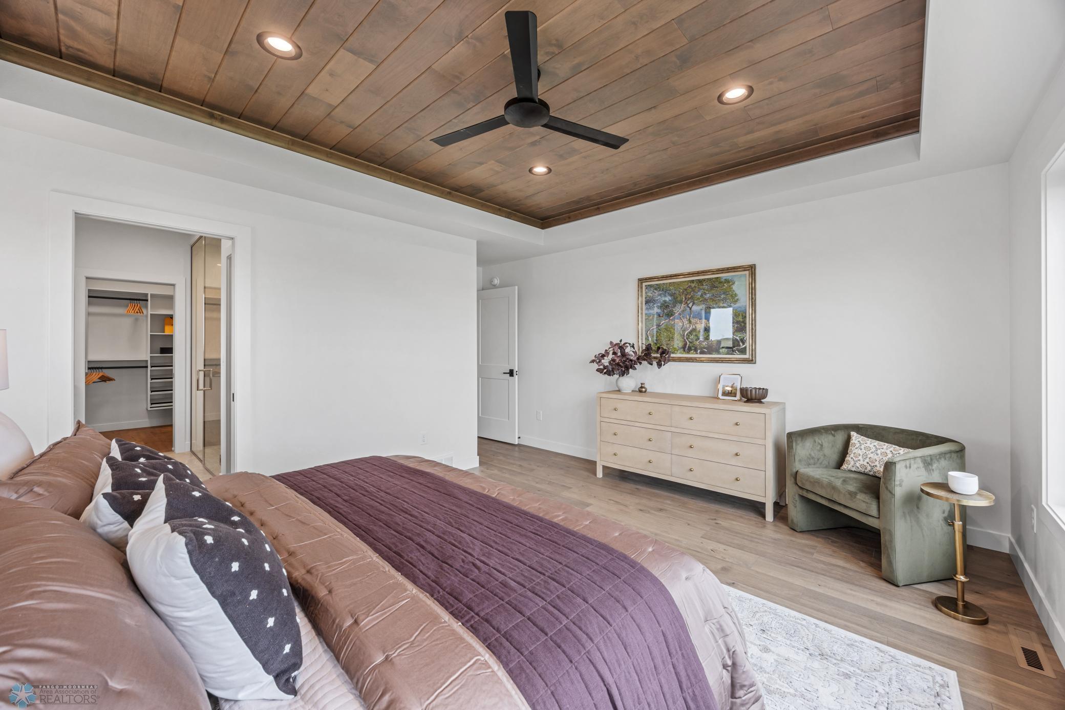 2025 single family home for sale at 605 Lorraine Way in Colfax, ND — 5 bed, 3 bath (photo 22 of 55)