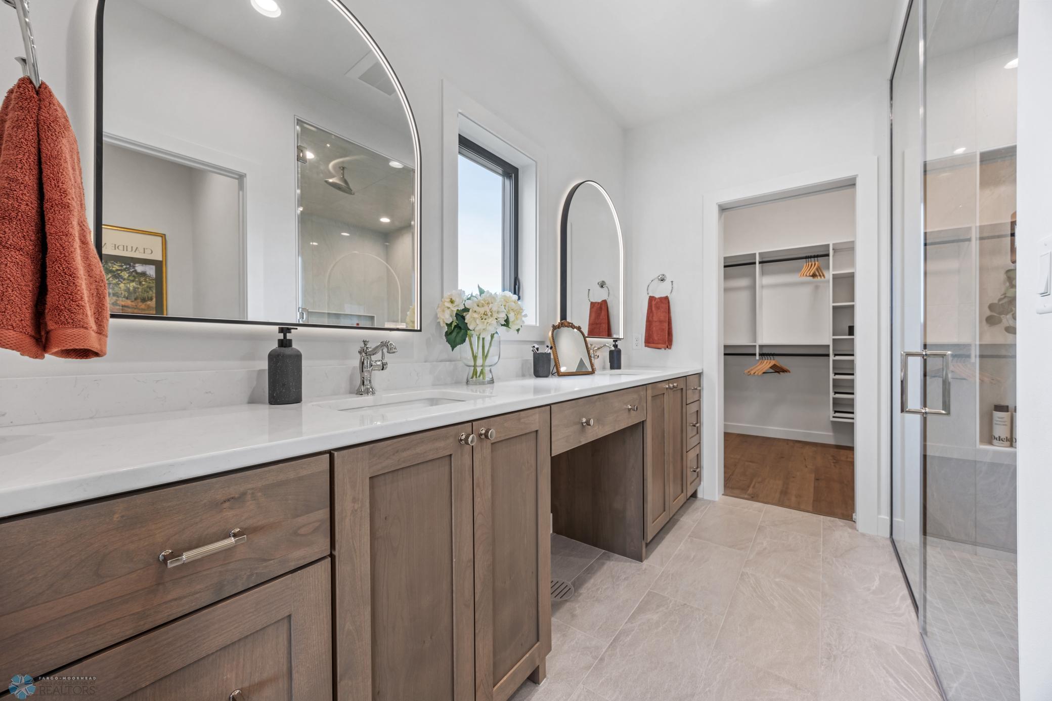 2025 single family home for sale at 605 Lorraine Way in Colfax, ND — 5 bed, 3 bath (photo 24 of 55)