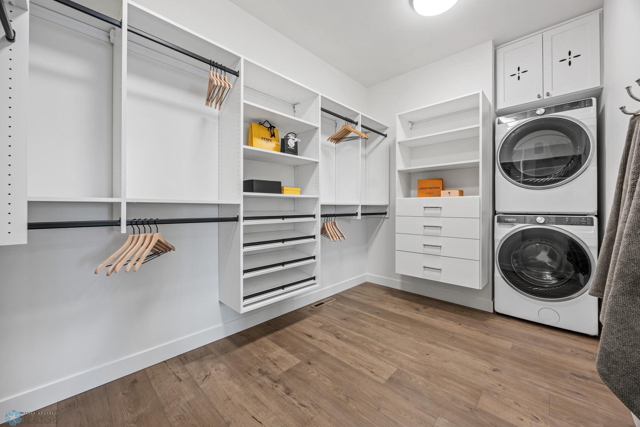 2025 single family home for sale at 605 Lorraine Way in Colfax, ND — 5 bed, 3 bath (photo 25 of 55)