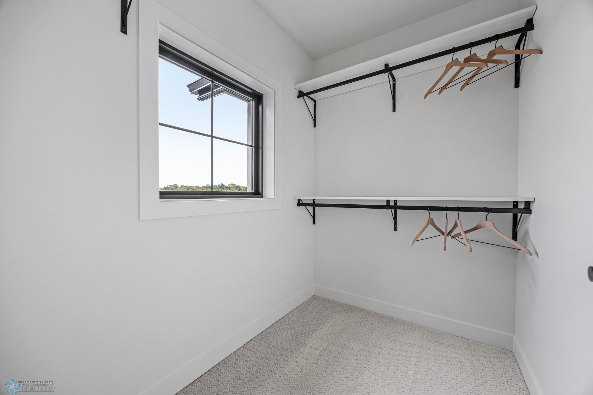 2025 single family home for sale at 605 Lorraine Way in Colfax, ND — 5 bed, 3 bath (photo 38 of 55)