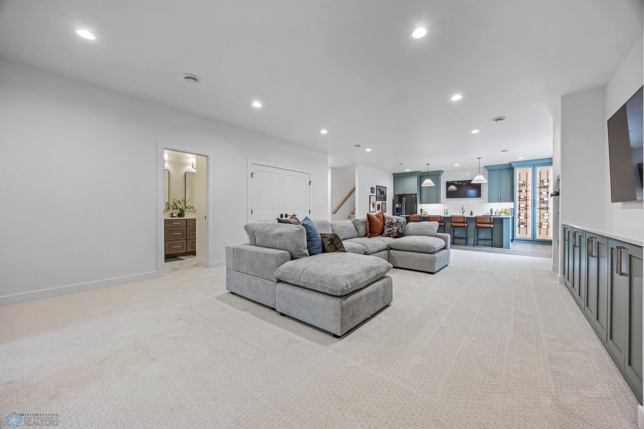 2025 single family home for sale at 605 Lorraine Way in Colfax, ND — 5 bed, 3 bath (photo 49 of 55)