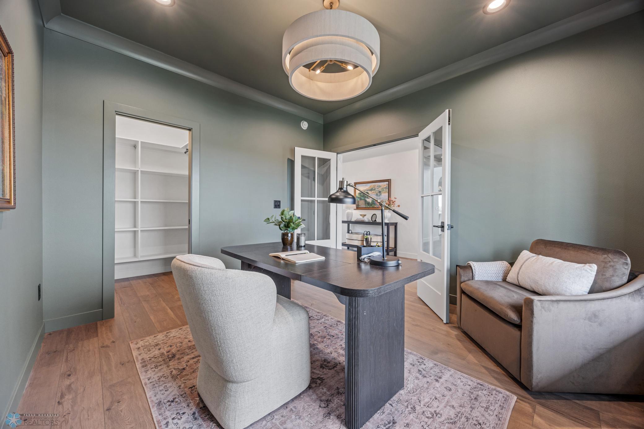 2025 single family home for sale at 605 Lorraine Way in Colfax, ND — 5 bed, 3 bath (photo 6 of 55)