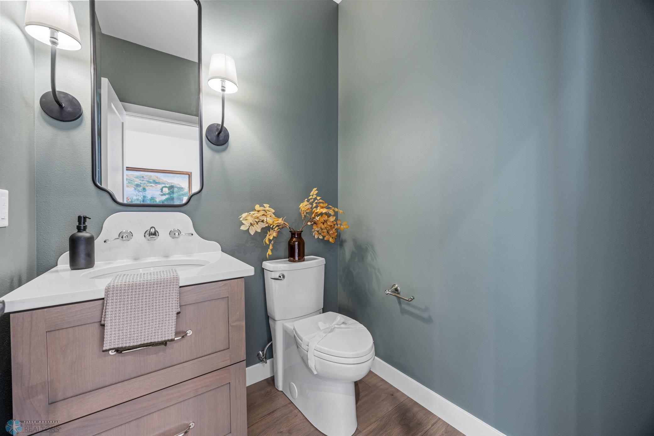 2025 single family home for sale at 605 Lorraine Way in Colfax, ND — 5 bed, 3 bath (photo 8 of 55)