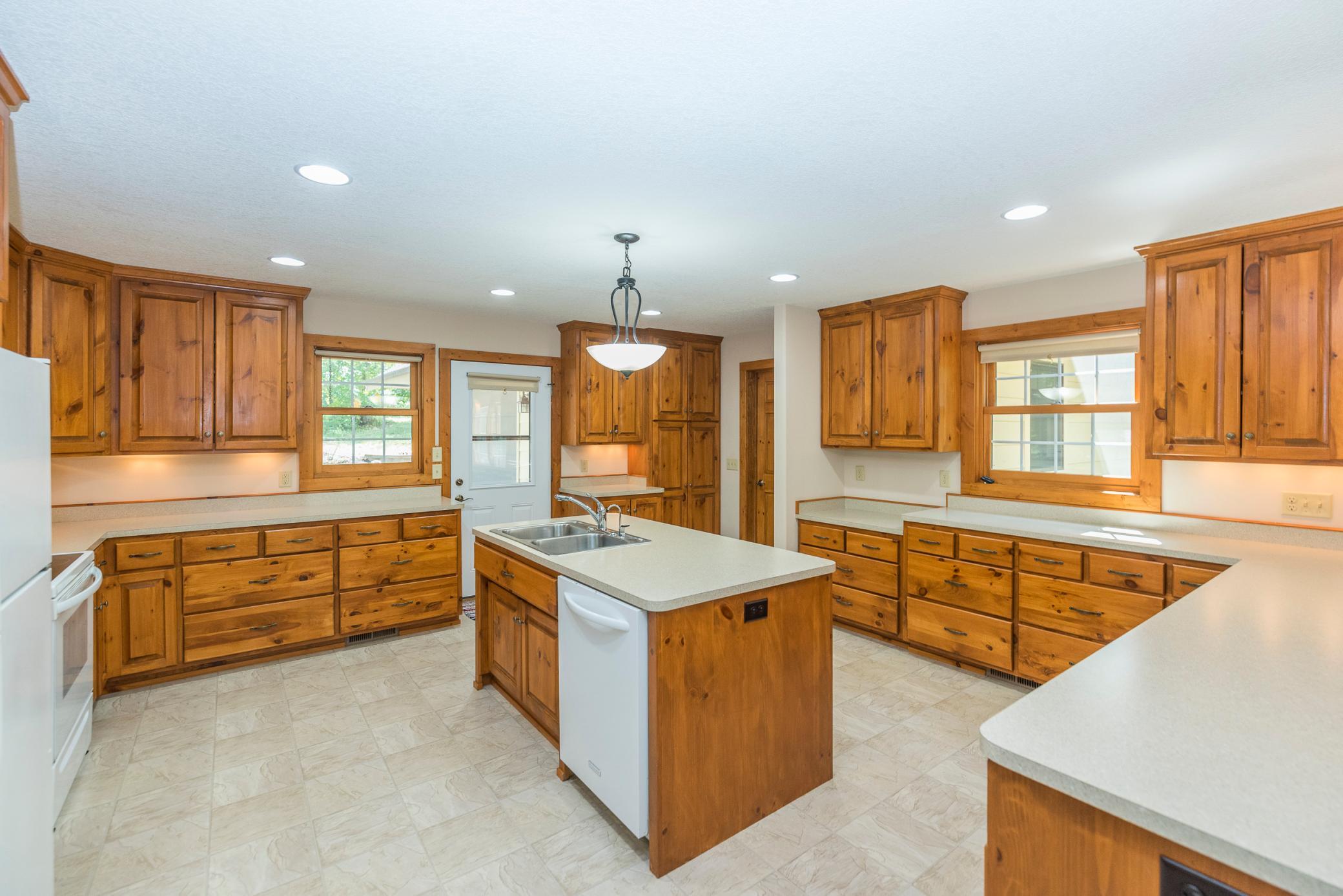 2010 single family home for sale at 34477 Gasink Road in Pequot Lakes, MN — 3 bed, 3 bath (photo 11 of 47)