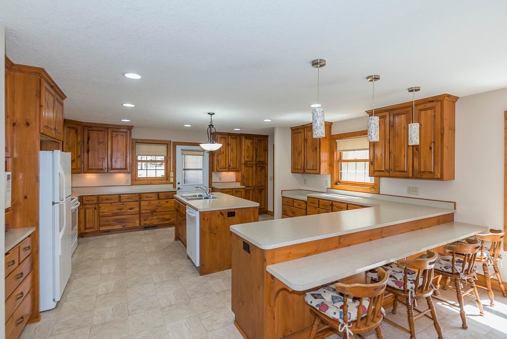 2010 single family home for sale at 34477 Gasink Road in Pequot Lakes, MN — 3 bed, 3 bath (photo 9 of 47)