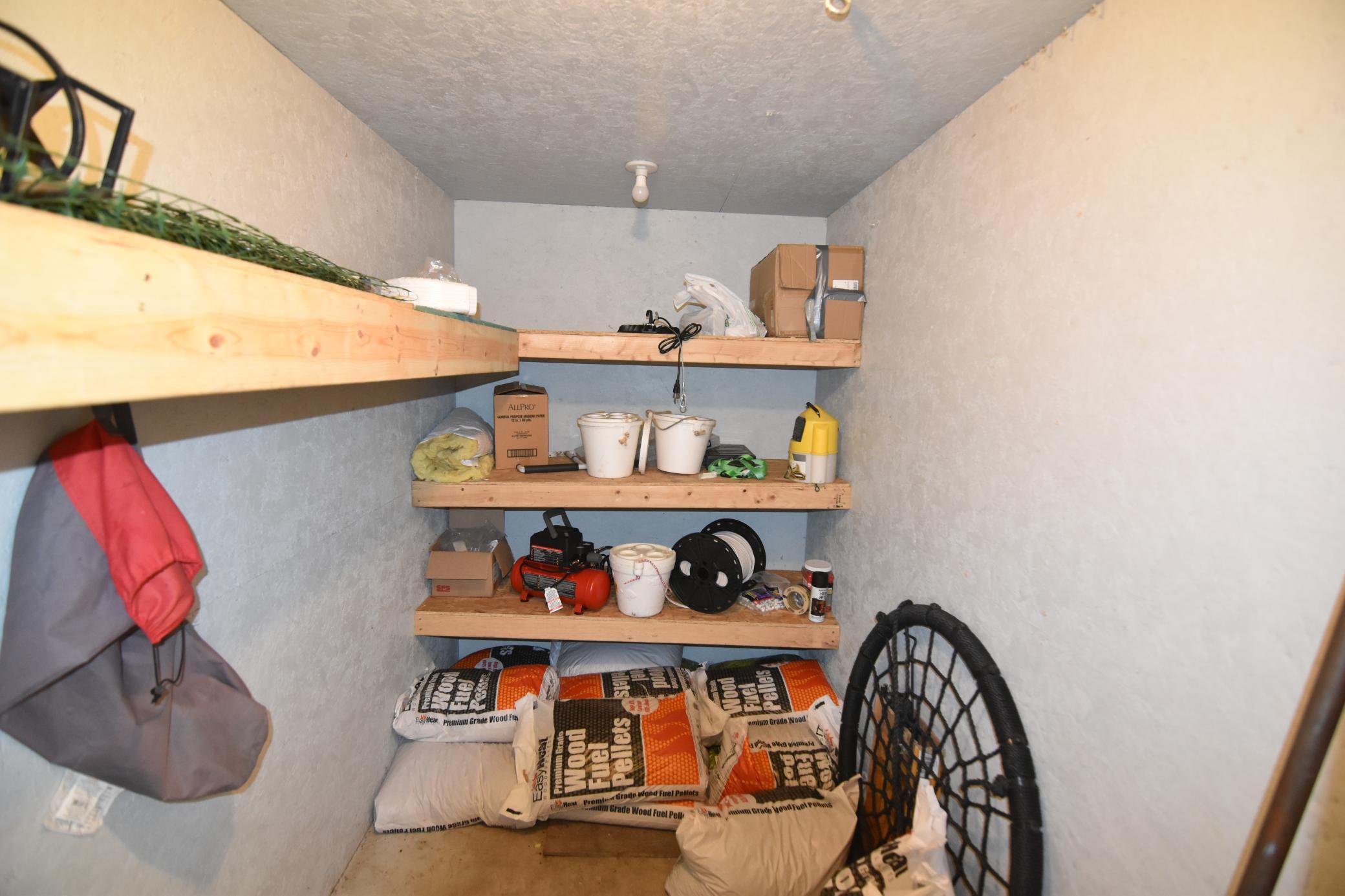 1960 single family home for sale at 627 School Forest Road SW in Baudette, MN — 1 bed, 1 bath (photo 14 of 18)
