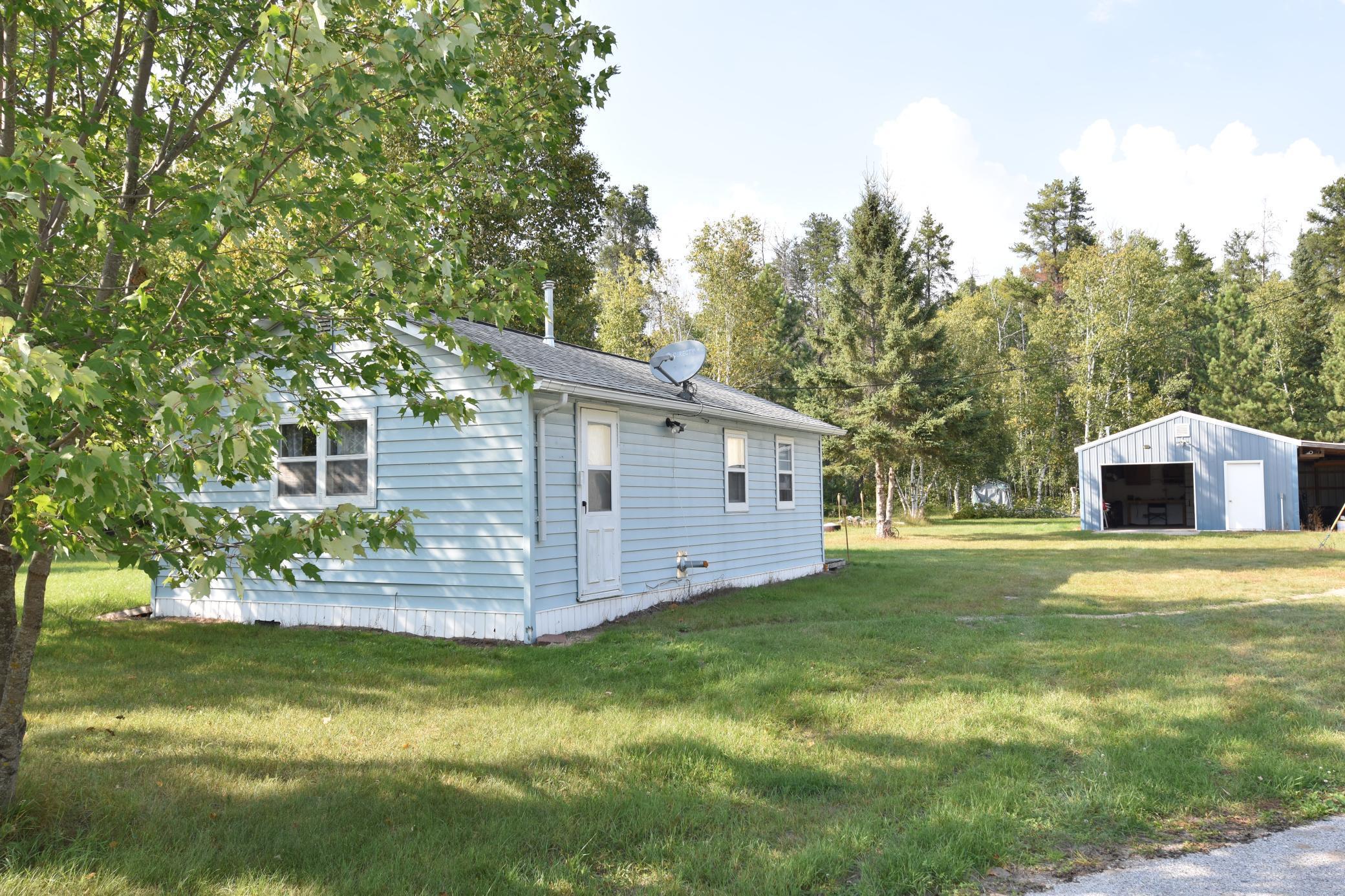 1960 single family home for sale at 627 School Forest Road SW in Baudette, MN — 1 bed, 1 bath (photo 5 of 18)
