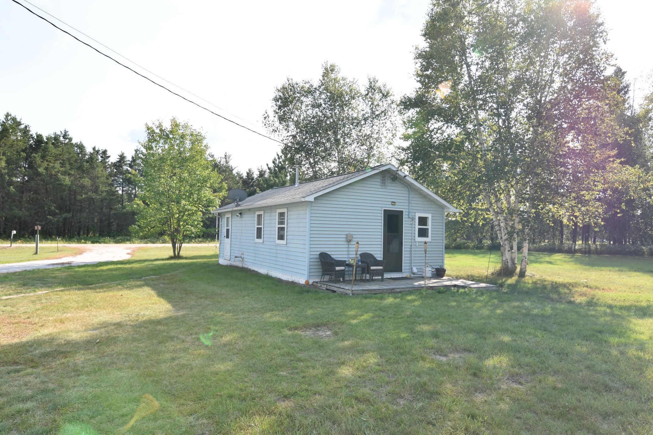 1960 single family home for sale at 627 School Forest Road SW in Baudette, MN — 1 bed, 1 bath (photo 6 of 18)