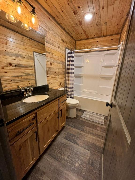 2021 single family home for sale at 3178 Flag Island in Angle Inlet, MN — 6 bed, 4 bath (photo 6 of 10)