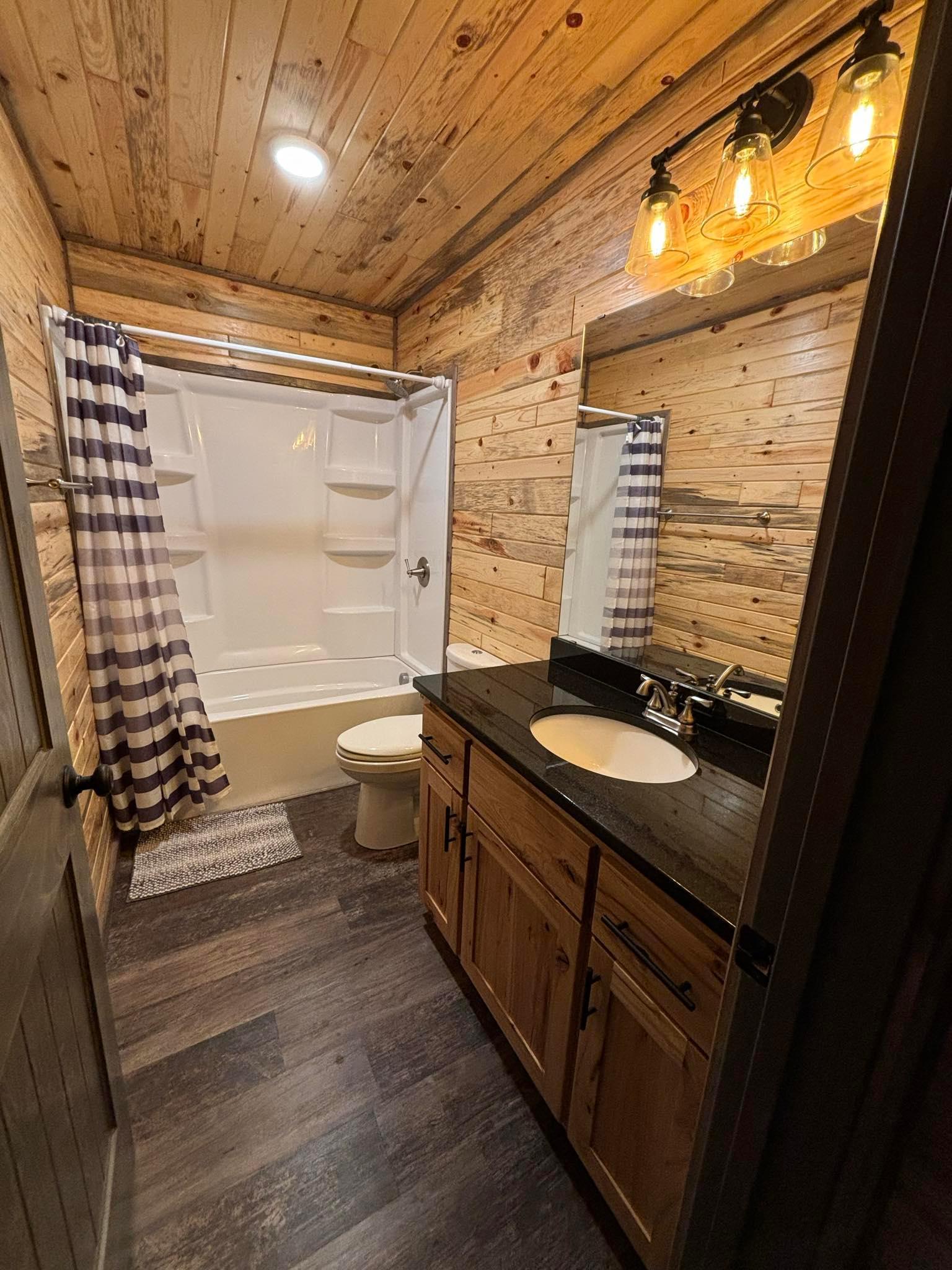2021 single family home for sale at 3178 Flag Island in Angle Inlet, MN — 6 bed, 4 bath (photo 14 of 22)