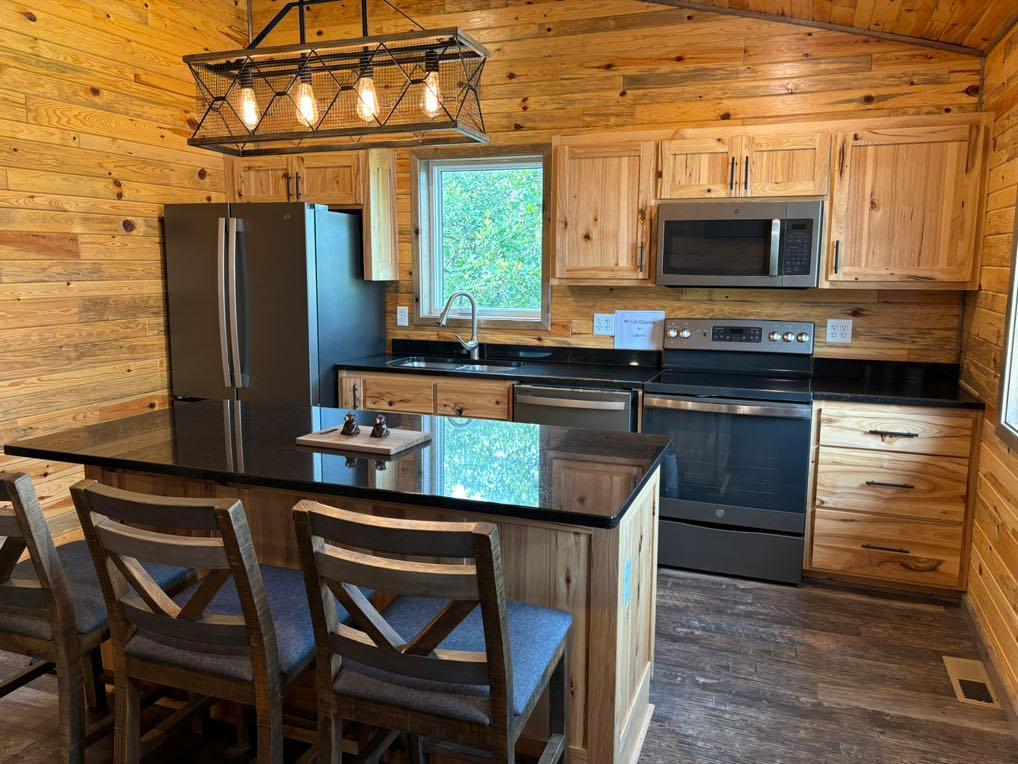 2021 single family home for sale at 3178 Flag Island in Angle Inlet, MN — 6 bed, 4 bath (photo 3 of 22)