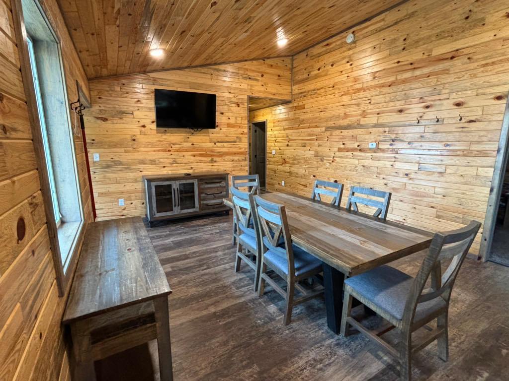 2021 single family home for sale at 3178 Flag Island in Angle Inlet, MN — 6 bed, 4 bath (photo 6 of 22)