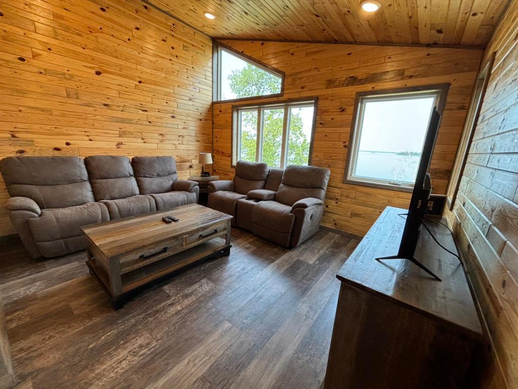 2021 single family home for sale at 3178 Flag Island in Angle Inlet, MN — 6 bed, 4 bath (photo 3 of 10)
