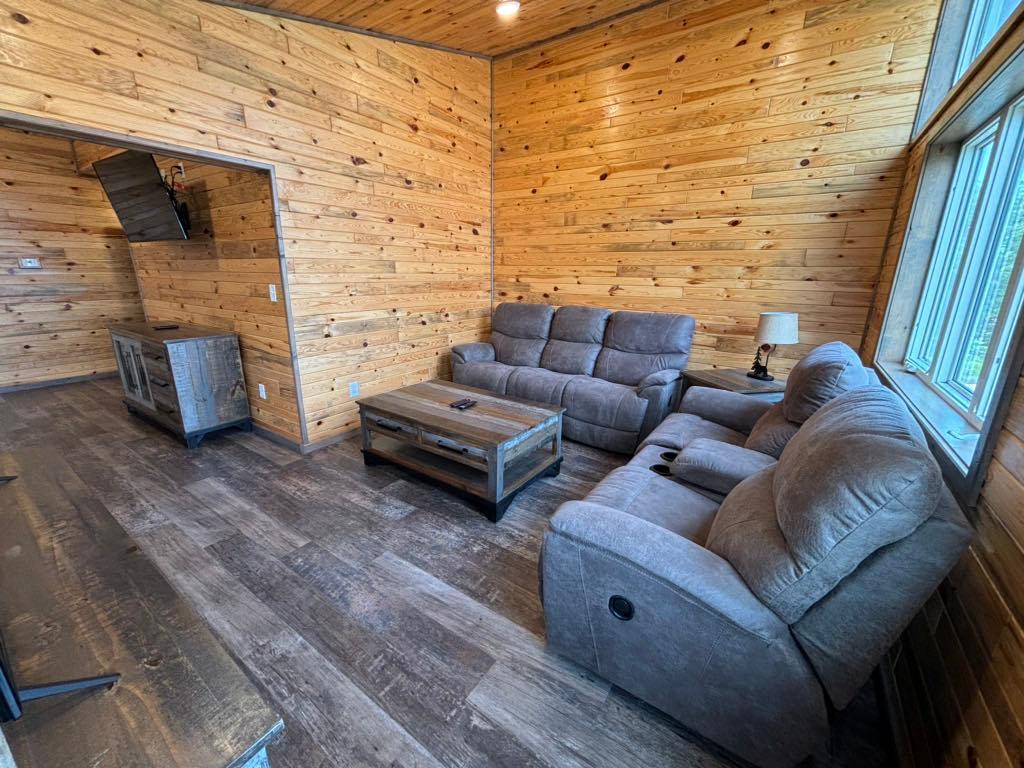2021 single family home for sale at 3178 Flag Island in Angle Inlet, MN — 6 bed, 4 bath (photo 8 of 22)