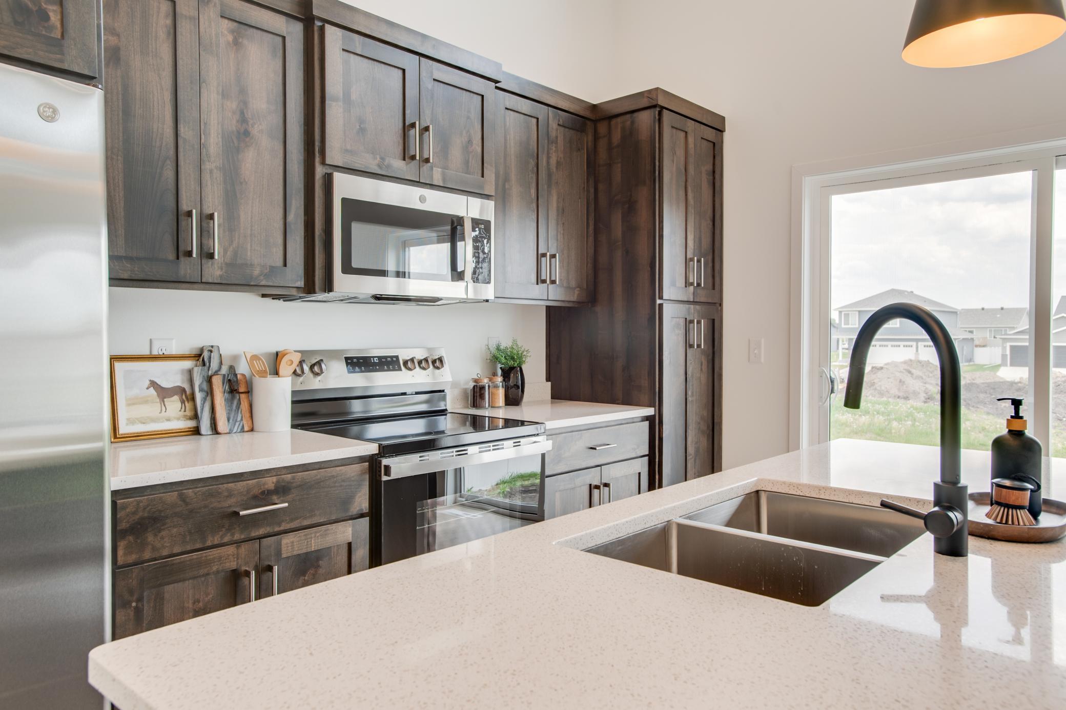 2025 single family home for sale at 2522 38th Avenue S in Moorhead, MN — 3 bed, 3 bath (photo 19 of 43)