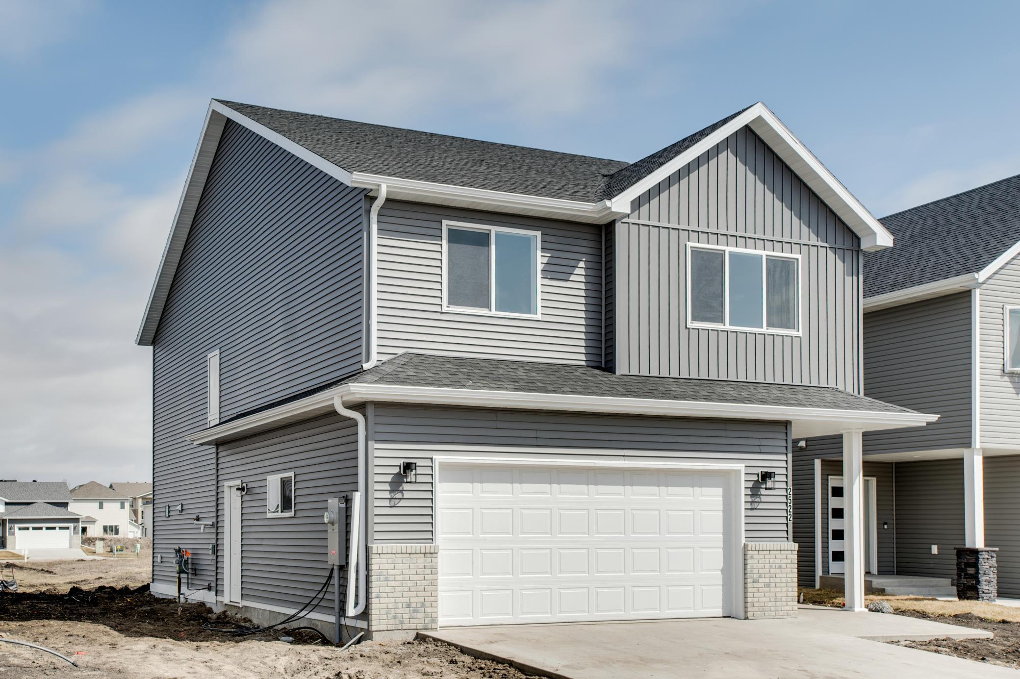 2025 single family home for sale at 2522 38th Avenue S in Moorhead, MN — 3 bed, 3 bath (photo 4 of 43)