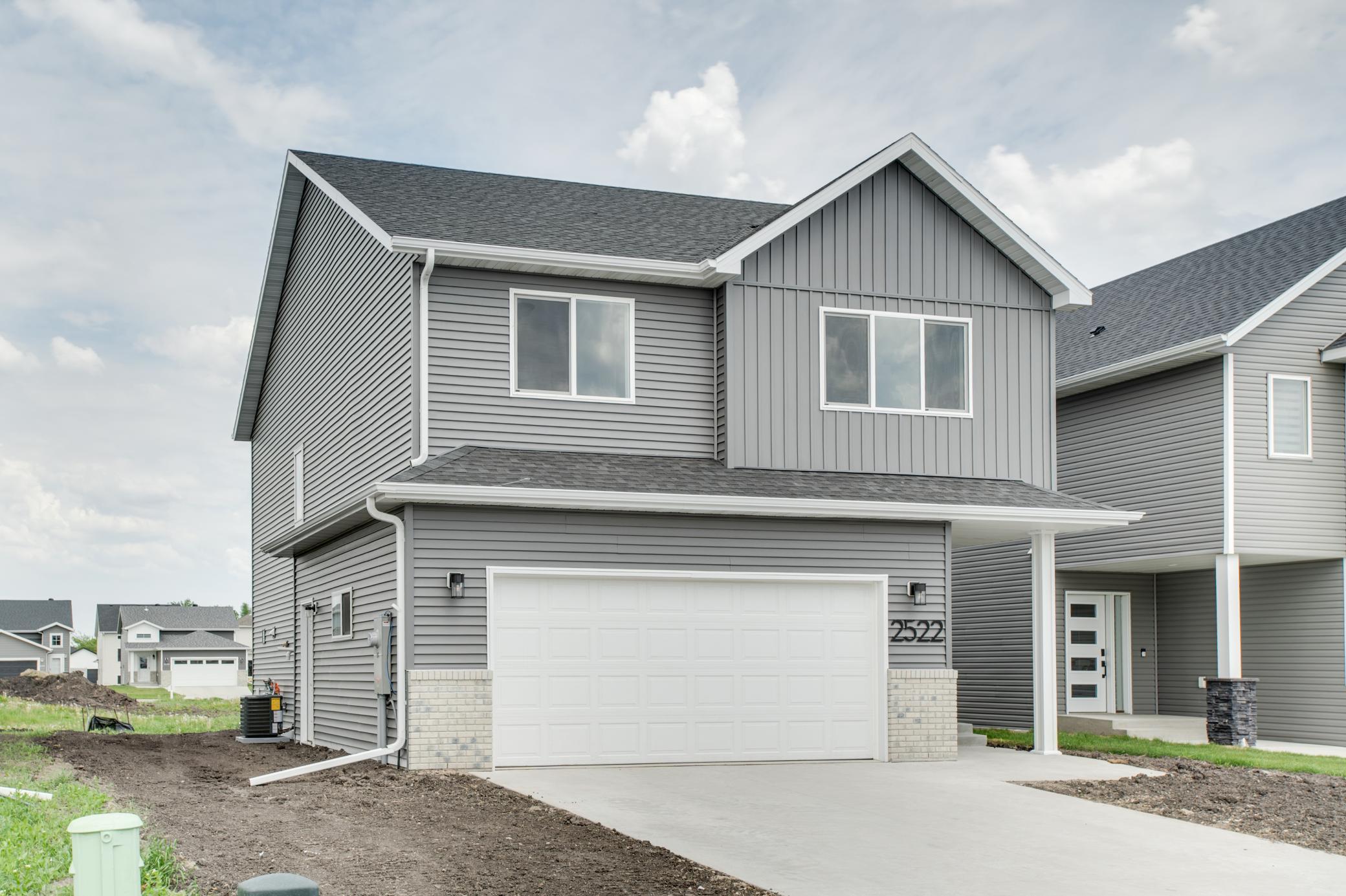 2025 single family home for sale at 2522 38th Avenue S in Moorhead, MN — 3 bed, 3 bath (photo 6 of 43)