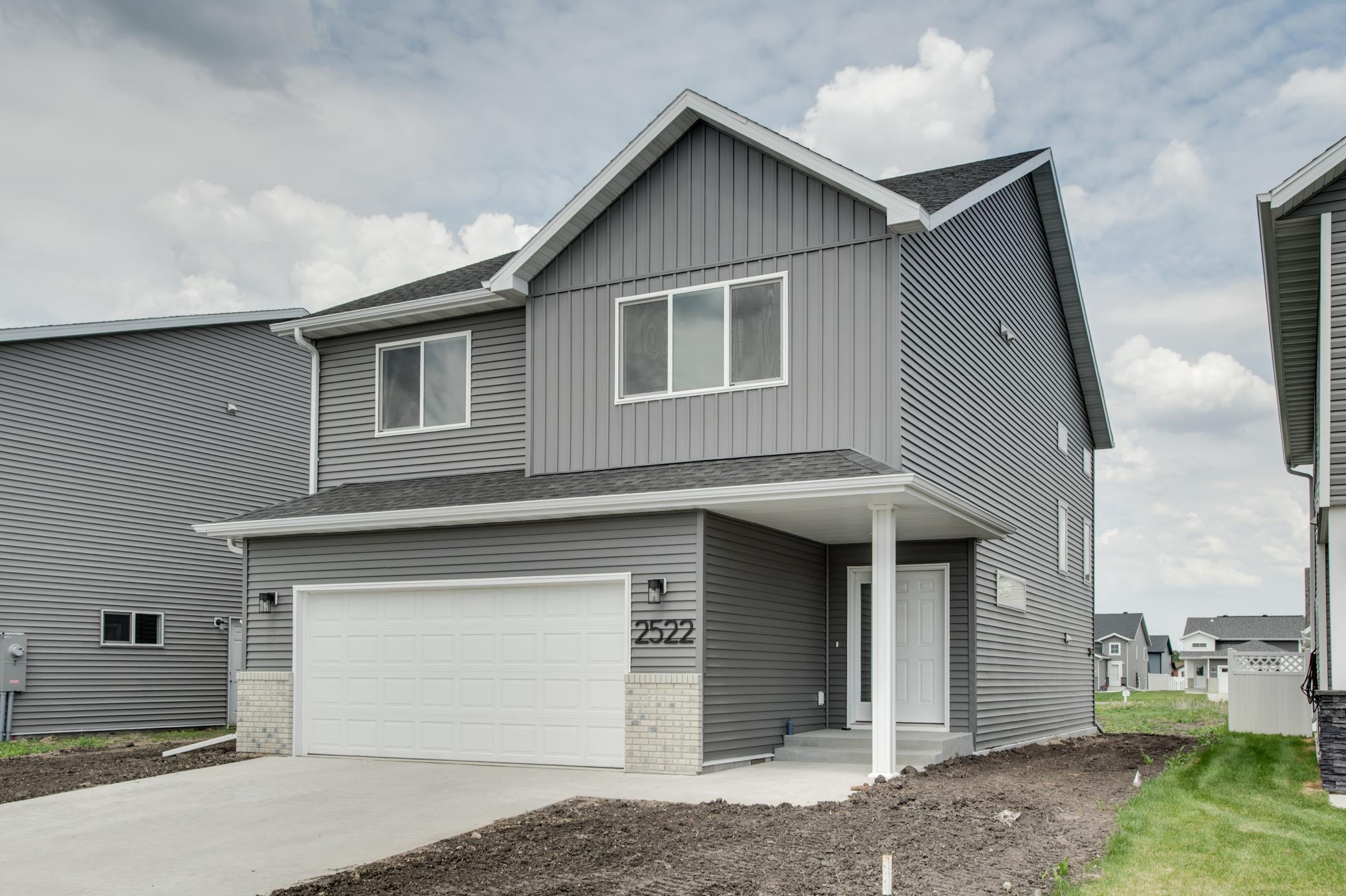 2025 single family home for sale at 2522 38th Avenue S in Moorhead, MN — 3 bed, 3 bath (photo 7 of 43)