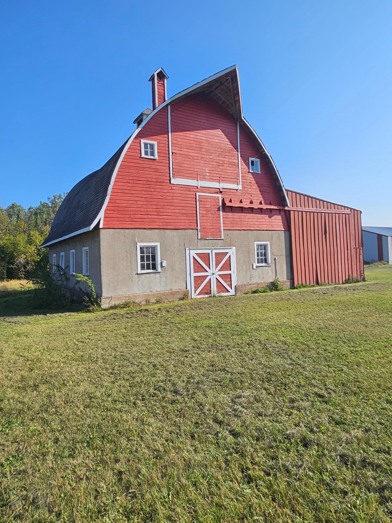 1940 single family home for sale at 6402 Krull Street in Baudette, MN — 4 bed, 2 bath (photo 2 of 23)