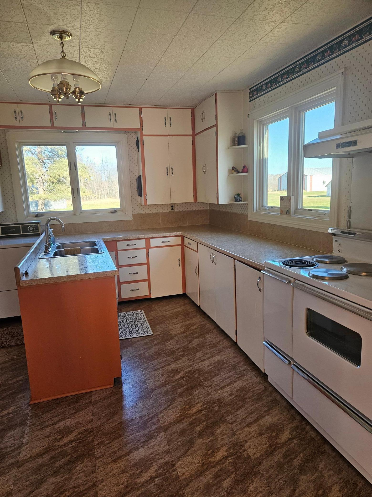 1940 single family home for sale at 6402 Krull Street in Baudette, MN — 4 bed, 2 bath (photo 14 of 23)