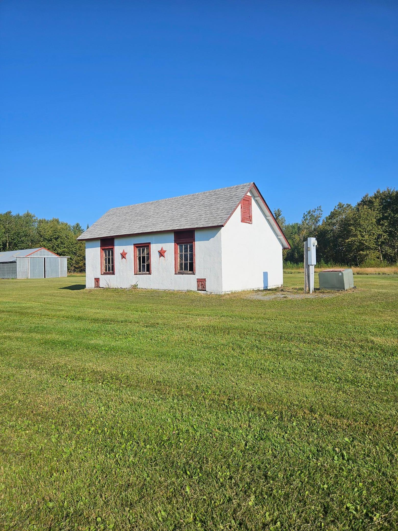 1940 single family home for sale at 6402 Krull Street in Baudette, MN — 4 bed, 2 bath (photo 5 of 23)