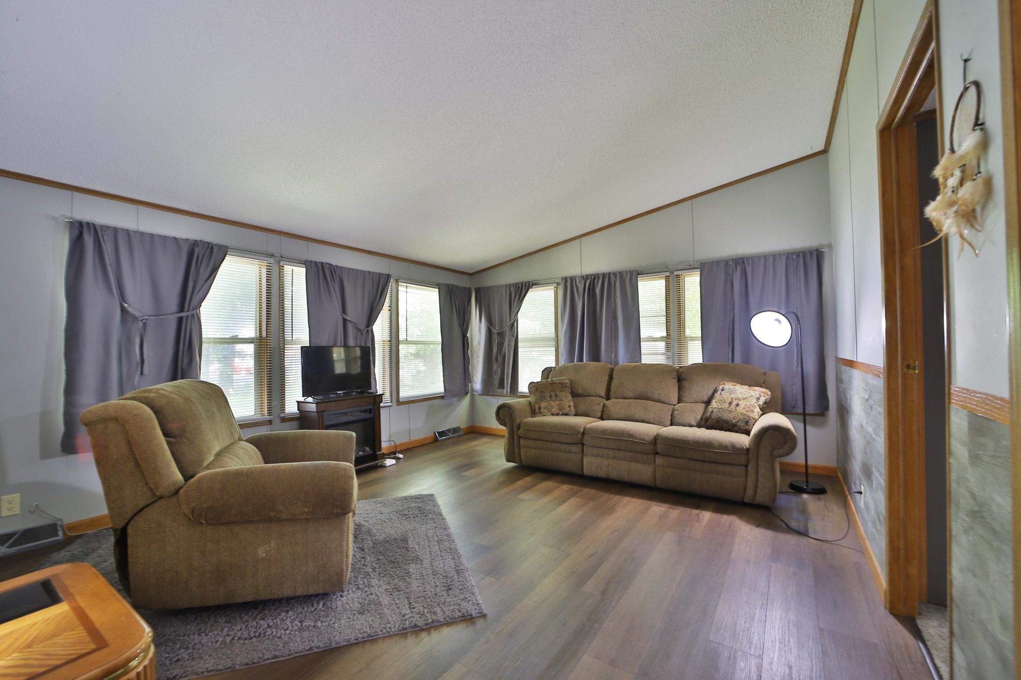 1995 single family home for sale at 801 E Lake Street in Osakis, MN — 3 bed, 2 bath (photo 27 of 38)
