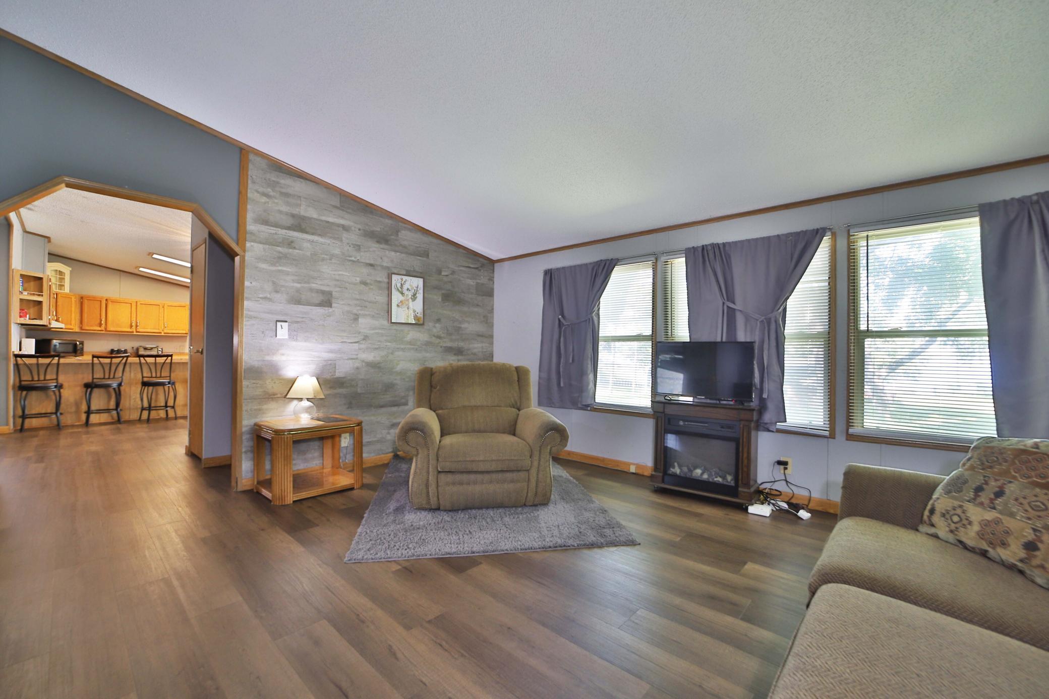 1995 single family home for sale at 801 E Lake Street in Osakis, MN — 3 bed, 2 bath (photo 28 of 38)
