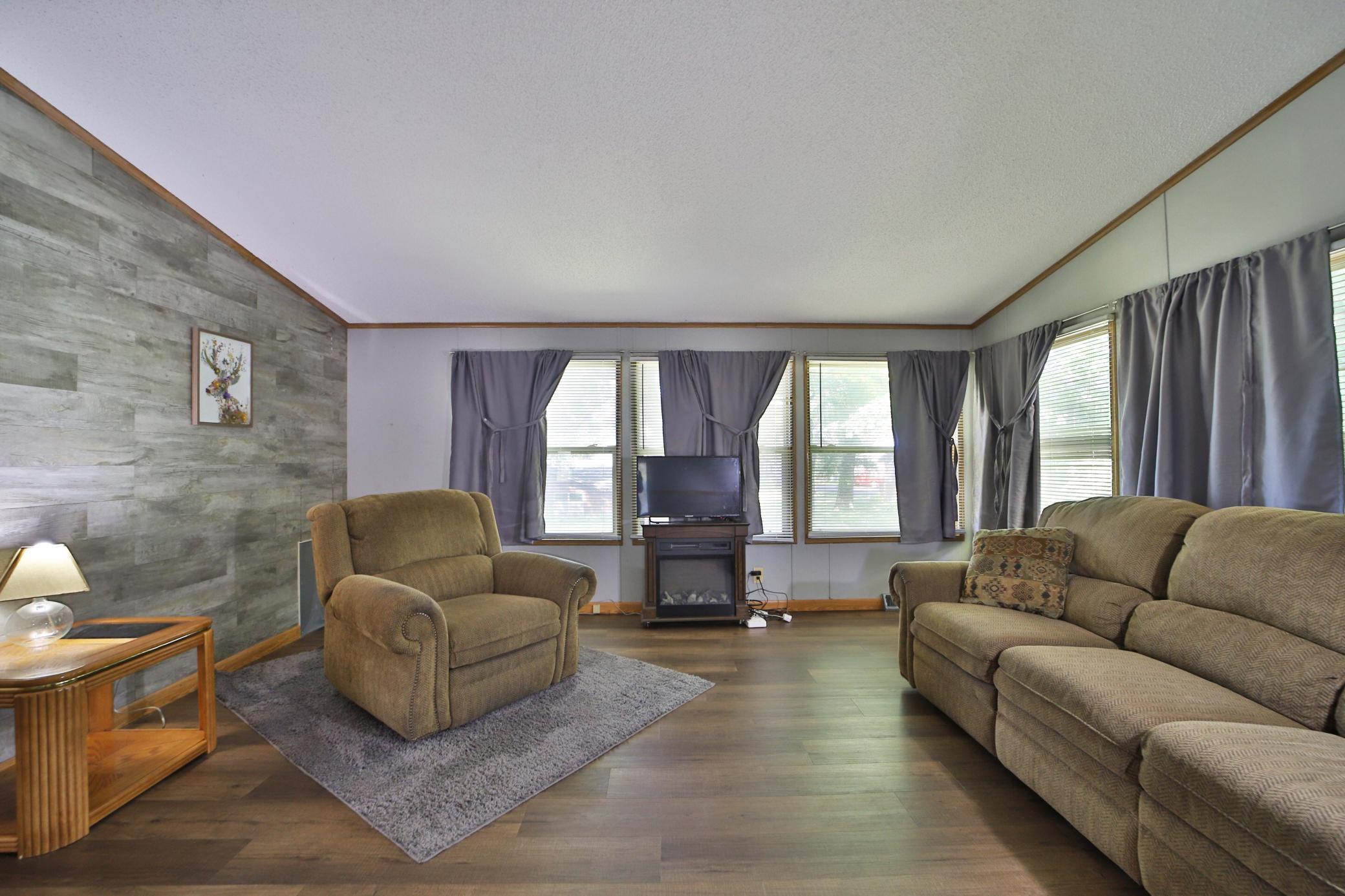 1995 single family home for sale at 801 E Lake Street in Osakis, MN — 3 bed, 2 bath (photo 30 of 38)