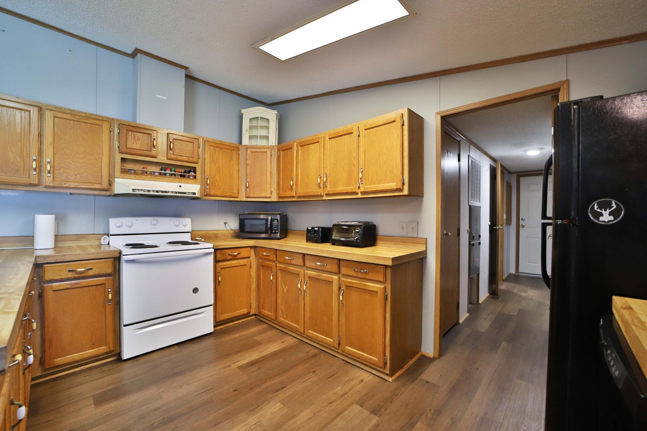 1995 single family home for sale at 801 E Lake Street in Osakis, MN — 3 bed, 2 bath (photo 5 of 38)