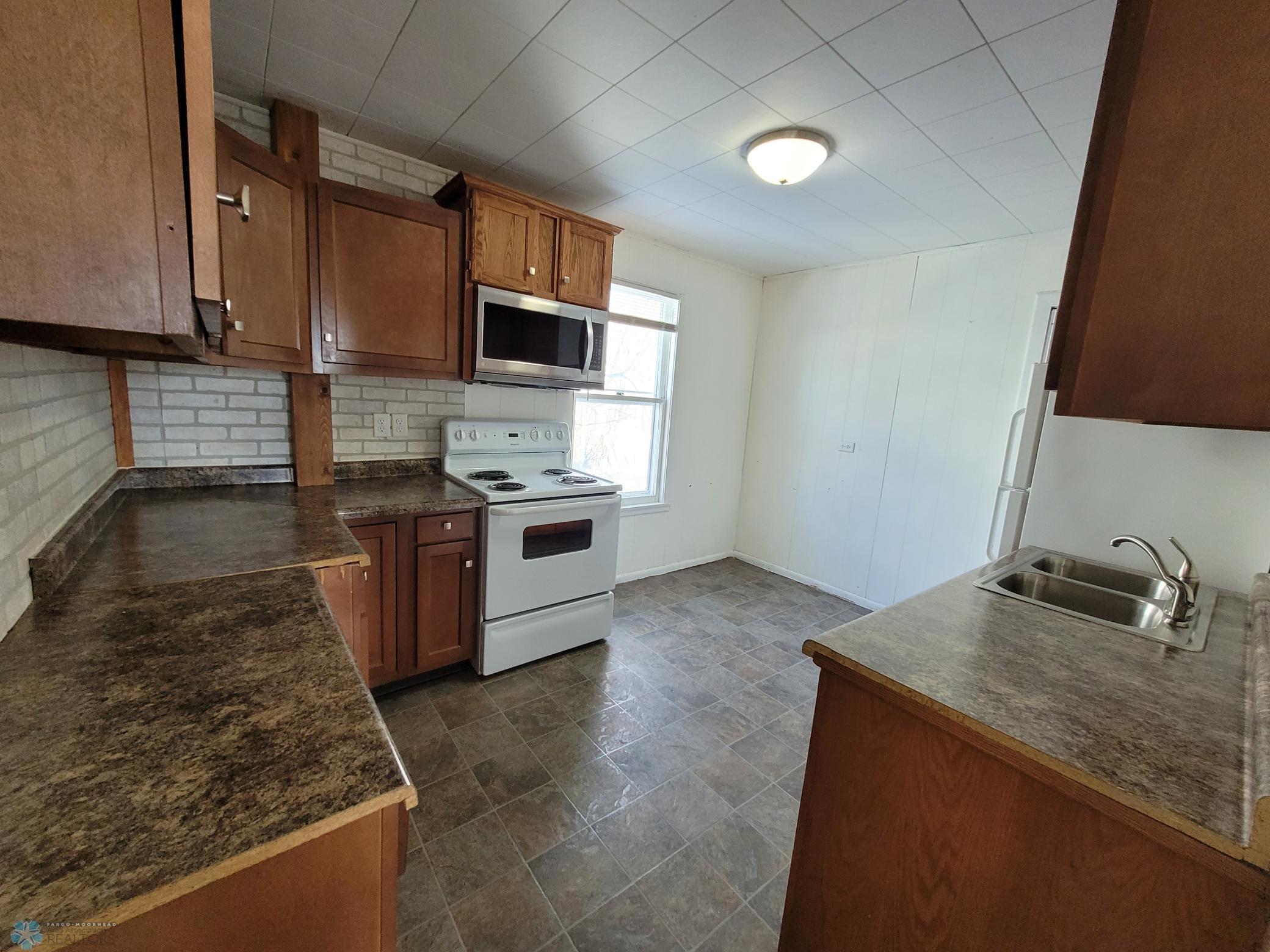915 Broadway N, Fargo ND 58102 - Photo 2 of 23
