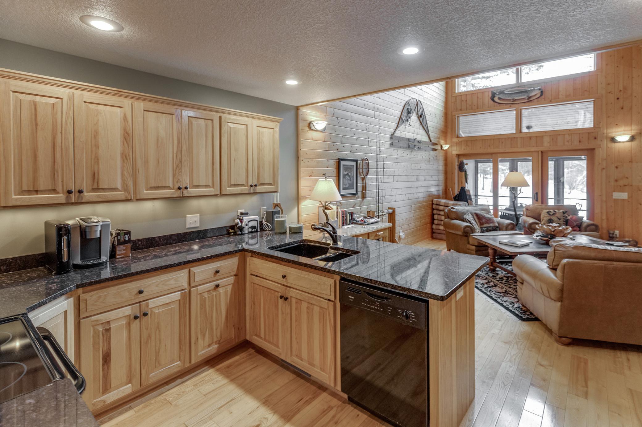 2007 townhouse for sale at 36721 County Road 66 in Crosslake, MN — 3 bed, 4 bath (photo 10 of 39)