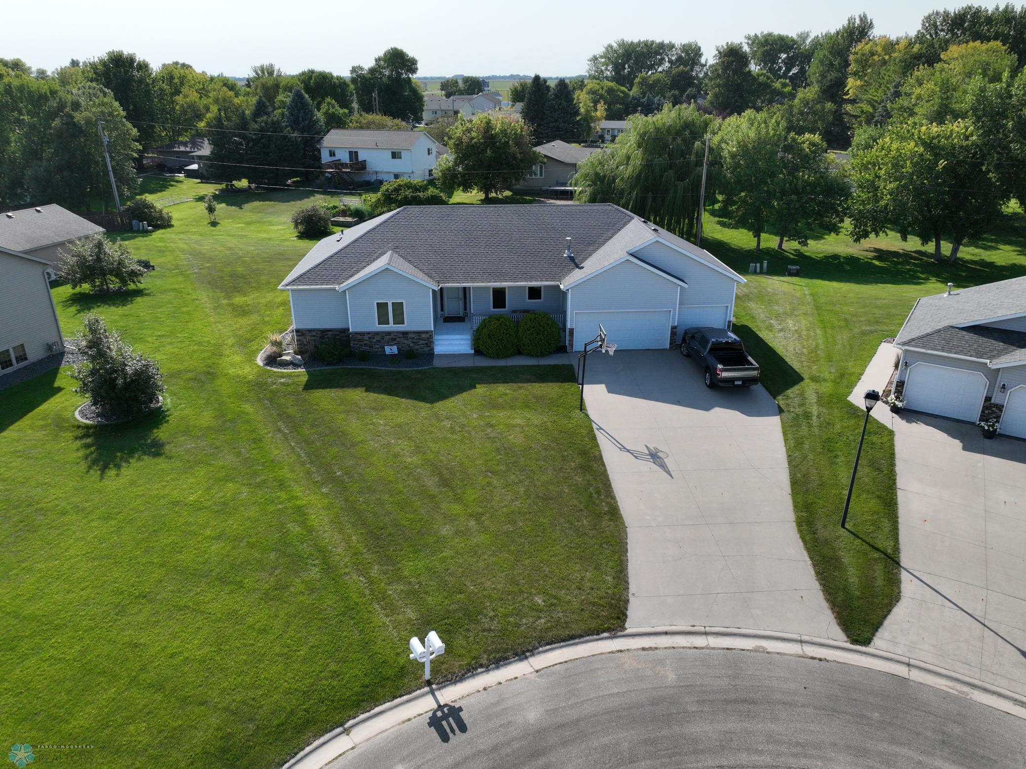 2007 single family home for sale at 1101 Southcreek Avenue in Glyndon, MN — 5 bed, 4 bath (photo 2 of 58)
