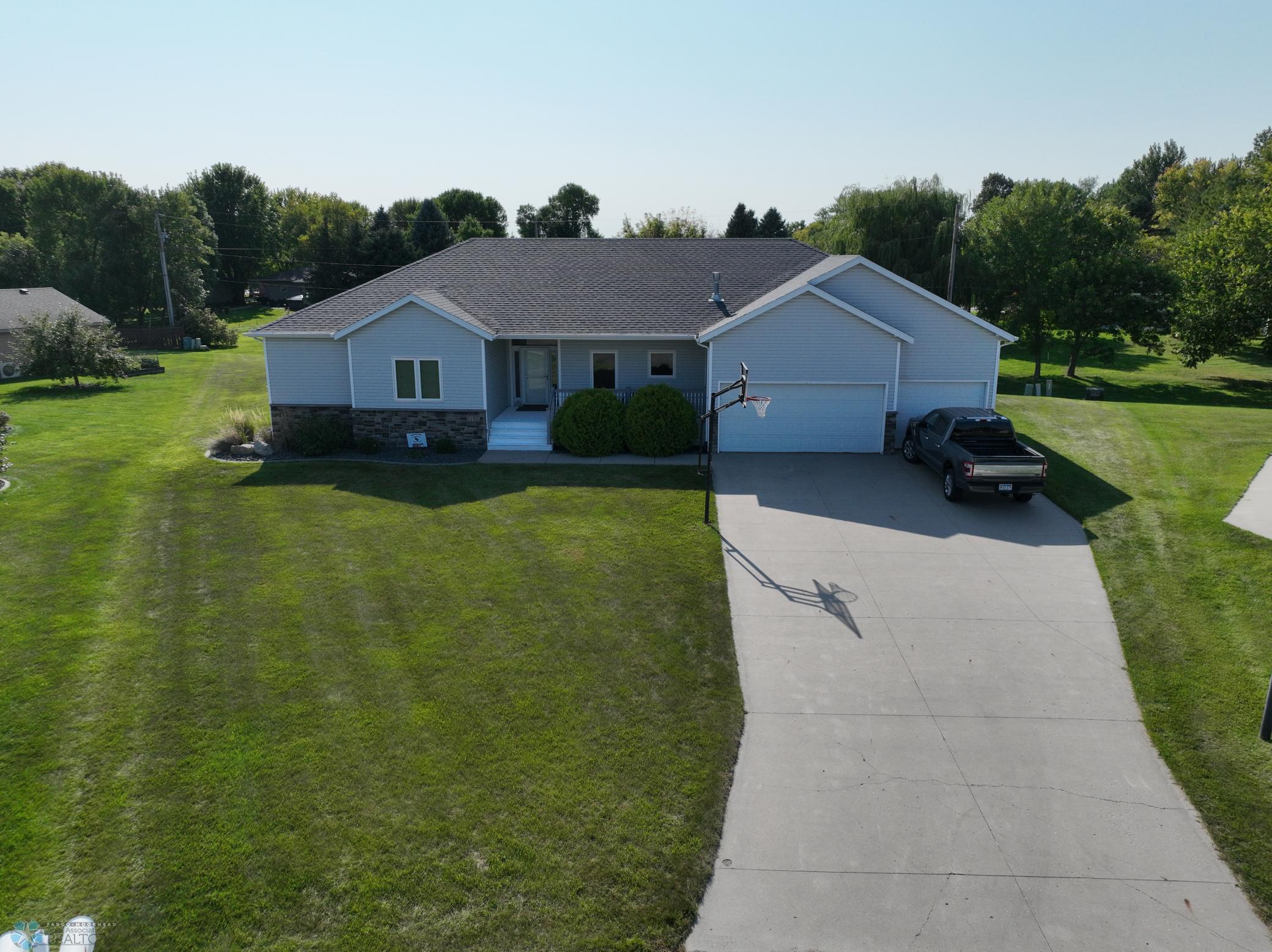 2007 single family home for sale at 1101 Southcreek Avenue in Glyndon, MN — 5 bed, 4 bath (photo 12 of 58)