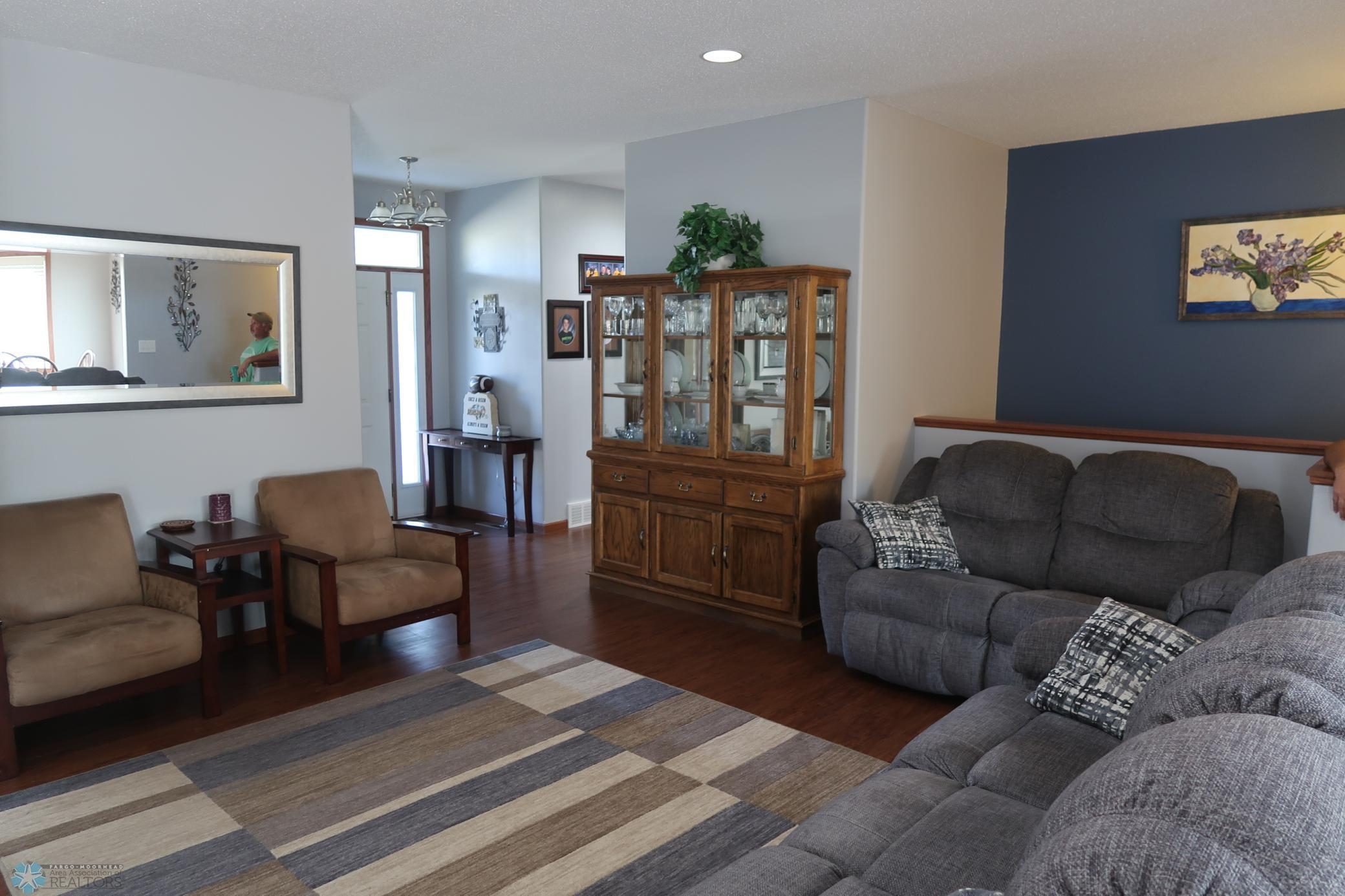 2007 single family home for sale at 1101 Southcreek Avenue in Glyndon, MN — 5 bed, 4 bath (photo 17 of 58)
