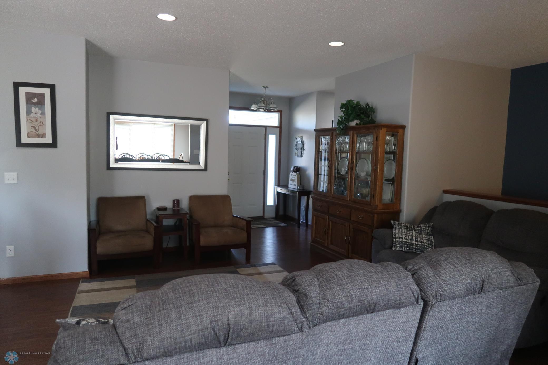 2007 single family home for sale at 1101 Southcreek Avenue in Glyndon, MN — 5 bed, 4 bath (photo 18 of 58)