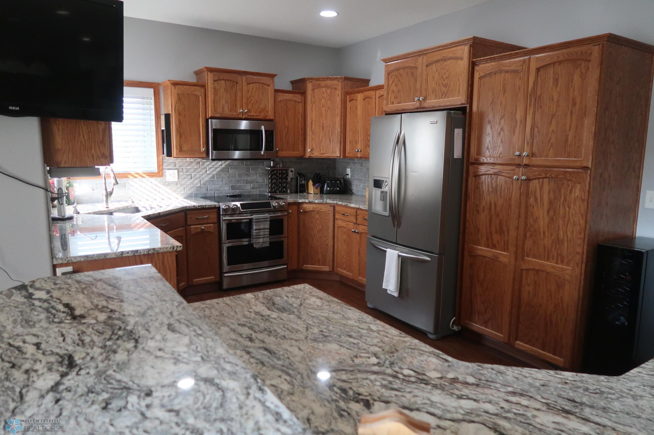 2007 single family home for sale at 1101 Southcreek Avenue in Glyndon, MN — 5 bed, 4 bath (photo 21 of 58)