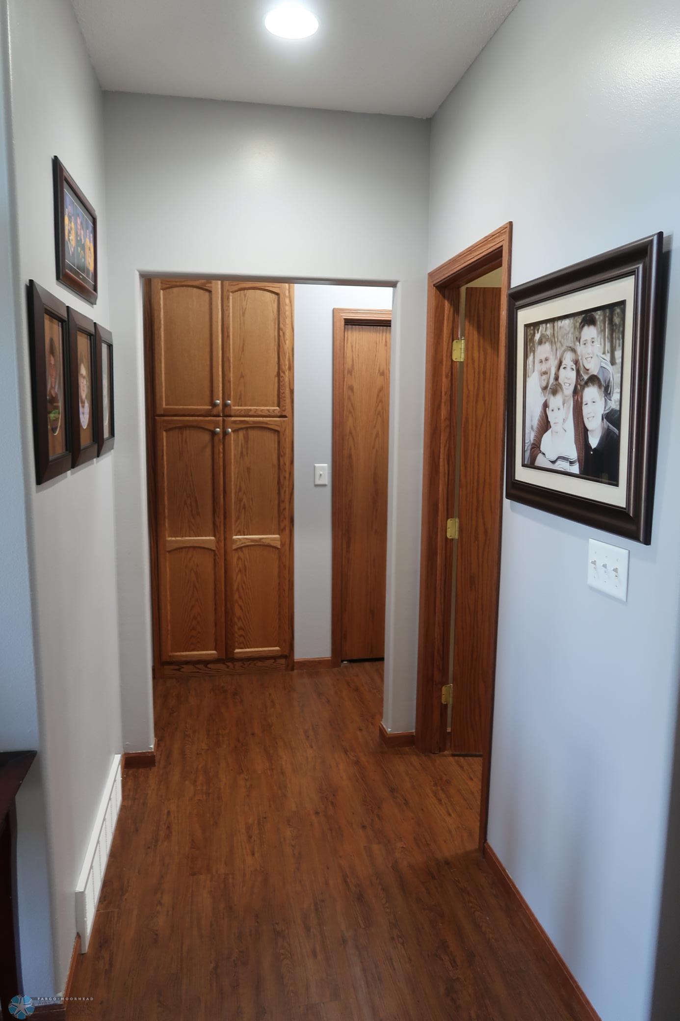 2007 single family home for sale at 1101 Southcreek Avenue in Glyndon, MN — 5 bed, 4 bath (photo 27 of 58)
