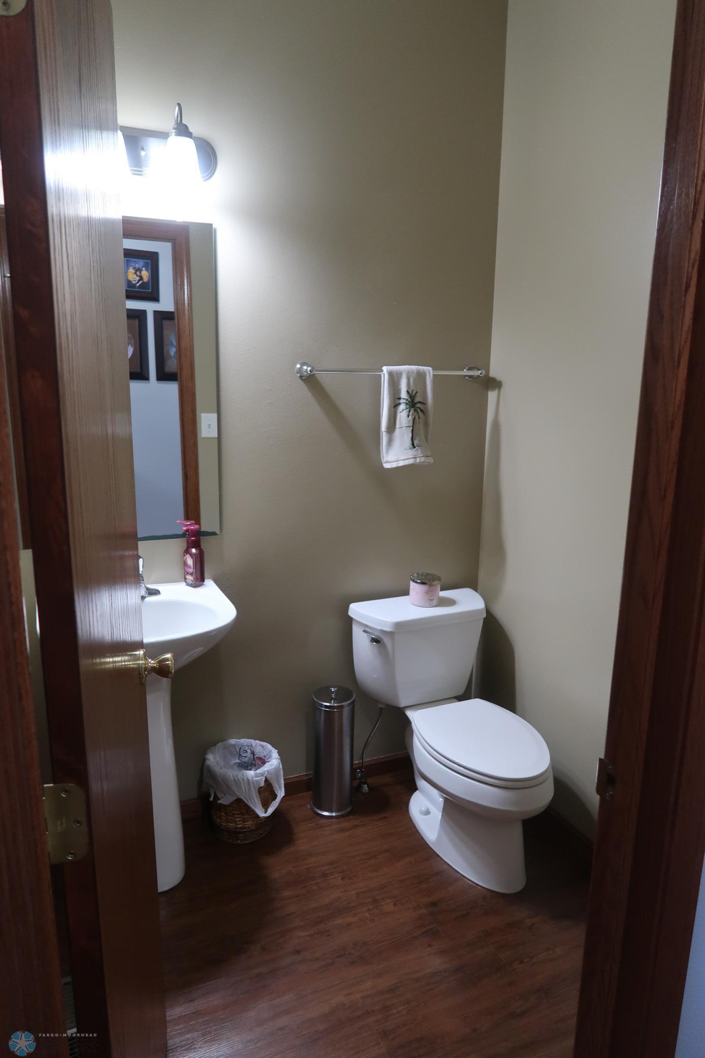 2007 single family home for sale at 1101 Southcreek Avenue in Glyndon, MN — 5 bed, 4 bath (photo 28 of 58)