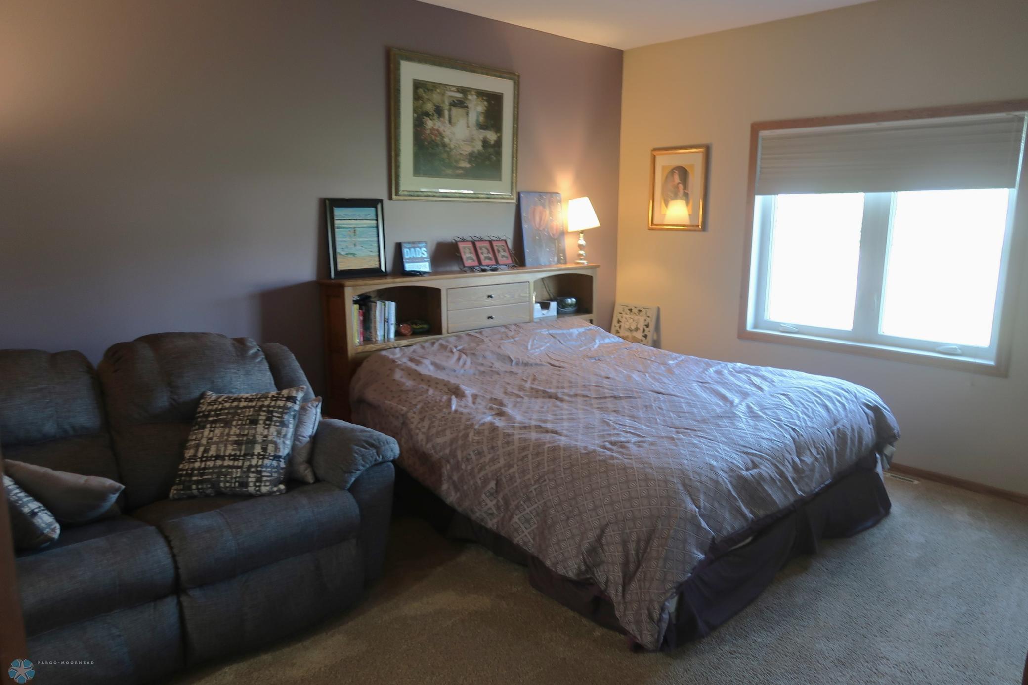 2007 single family home for sale at 1101 Southcreek Avenue in Glyndon, MN — 5 bed, 4 bath (photo 31 of 58)