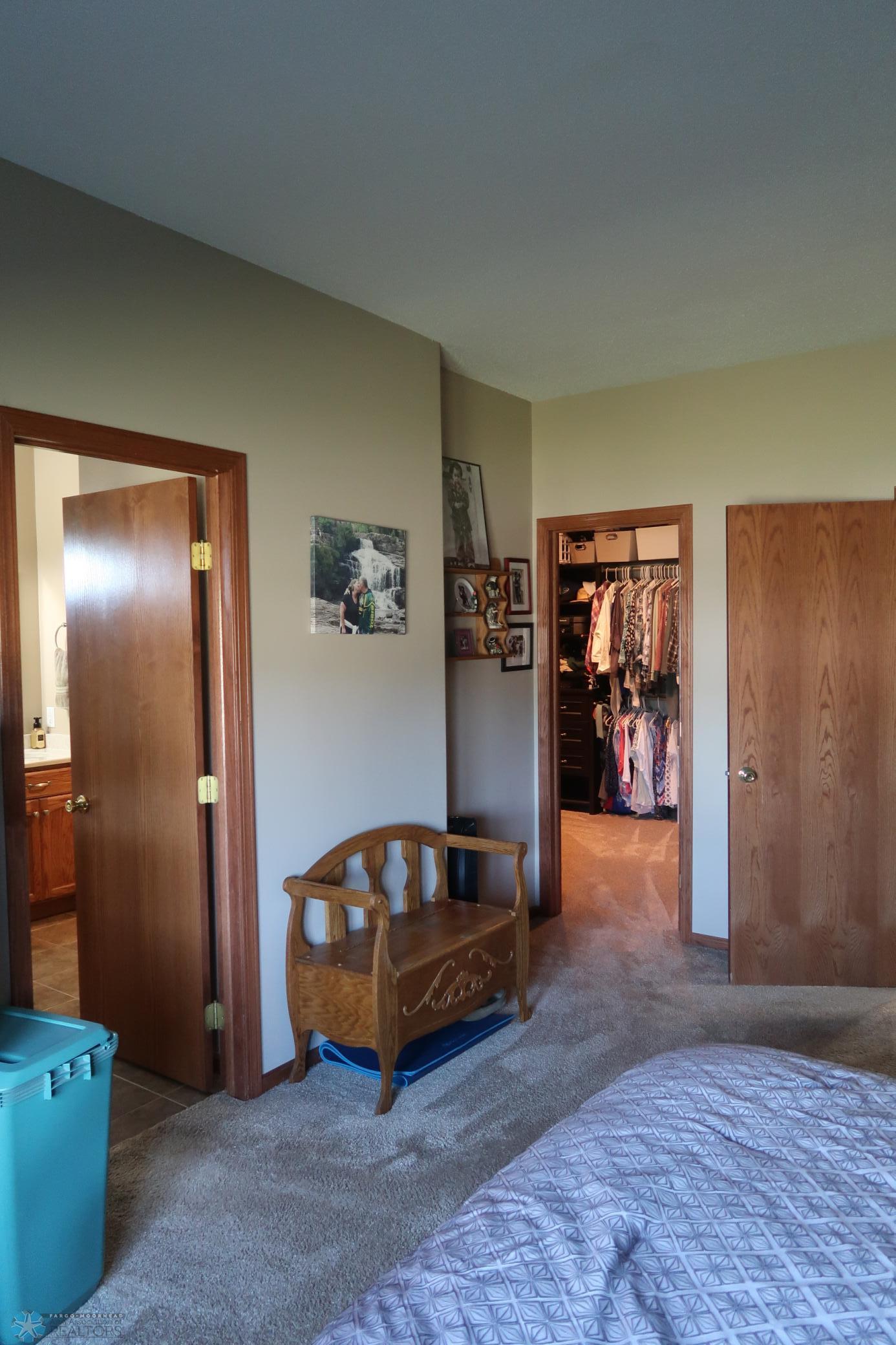 2007 single family home for sale at 1101 Southcreek Avenue in Glyndon, MN — 5 bed, 4 bath (photo 32 of 58)