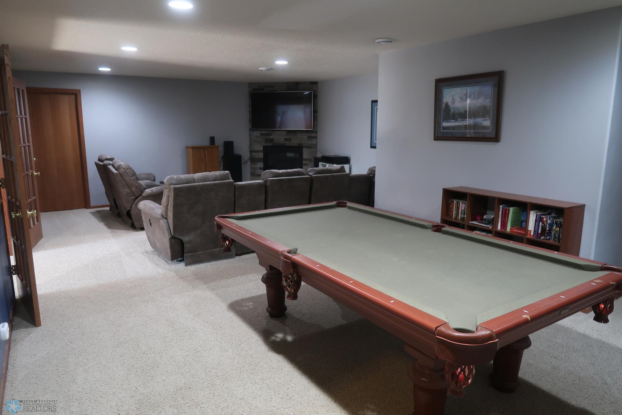 2007 single family home for sale at 1101 Southcreek Avenue in Glyndon, MN — 5 bed, 4 bath (photo 44 of 58)