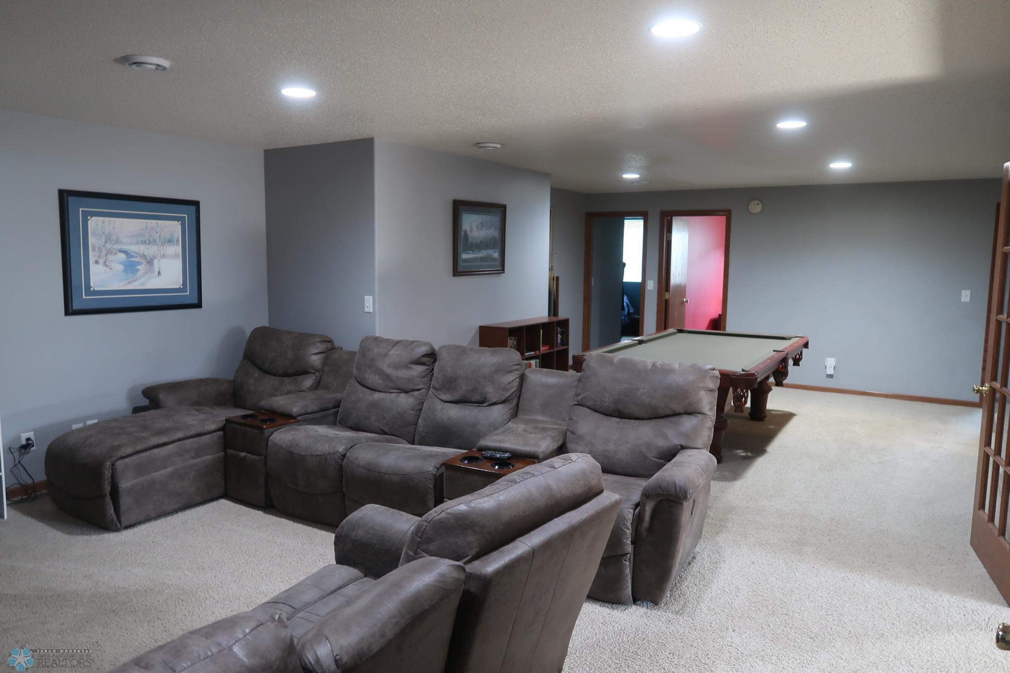 2007 single family home for sale at 1101 Southcreek Avenue in Glyndon, MN — 5 bed, 4 bath (photo 45 of 58)