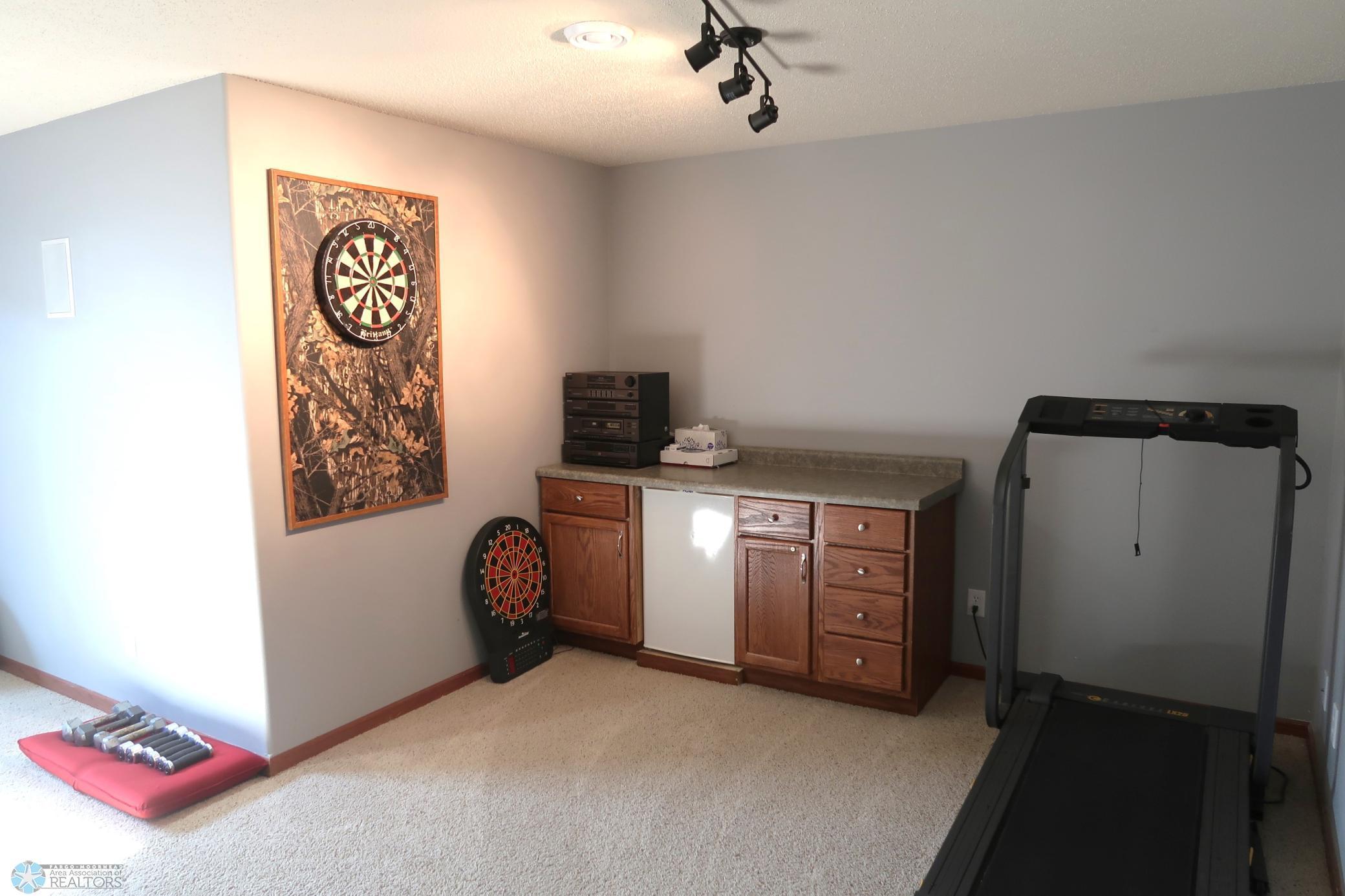 2007 single family home for sale at 1101 Southcreek Avenue in Glyndon, MN — 5 bed, 4 bath (photo 49 of 58)