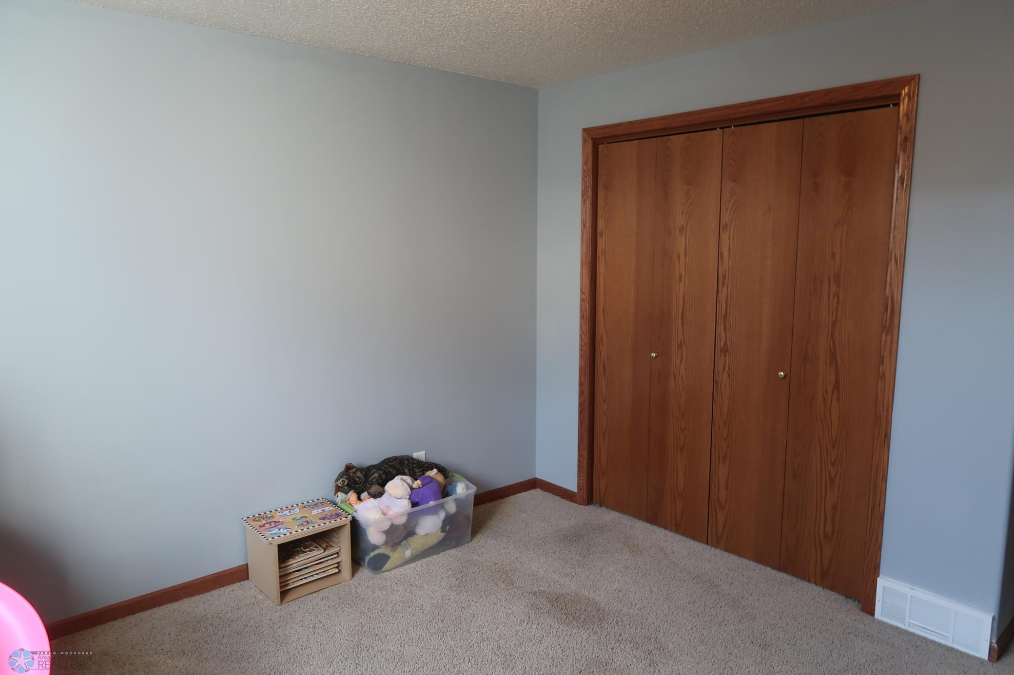 2007 single family home for sale at 1101 Southcreek Avenue in Glyndon, MN — 5 bed, 4 bath (photo 56 of 58)