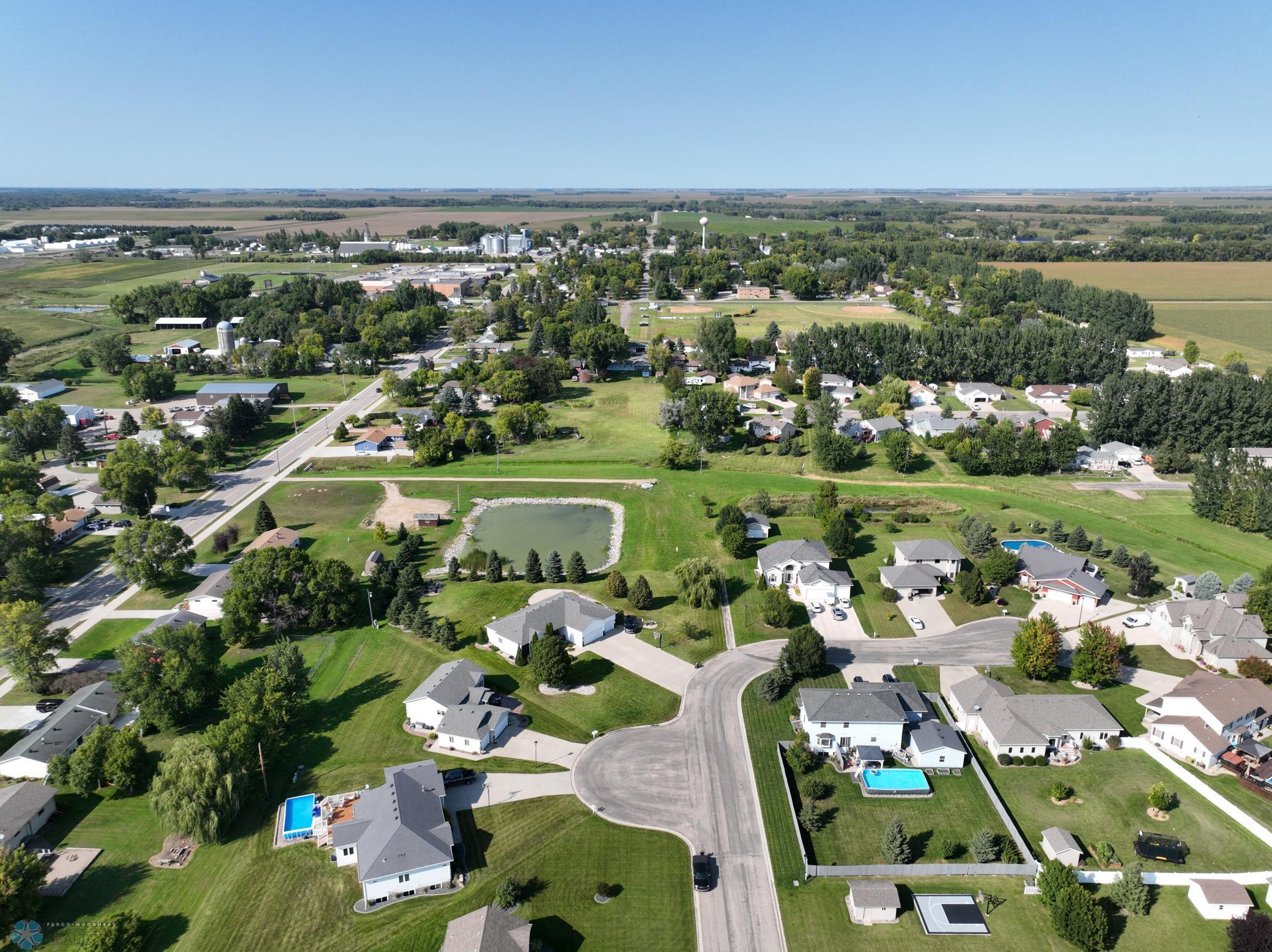 2007 single family home for sale at 1101 Southcreek Avenue in Glyndon, MN — 5 bed, 4 bath (photo 10 of 58)